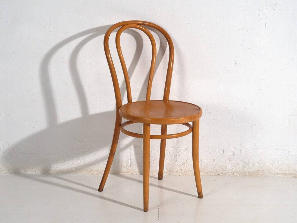 Vintage dining chairs Thonet / TON (c.1920-1950). Set of 8 pieces.