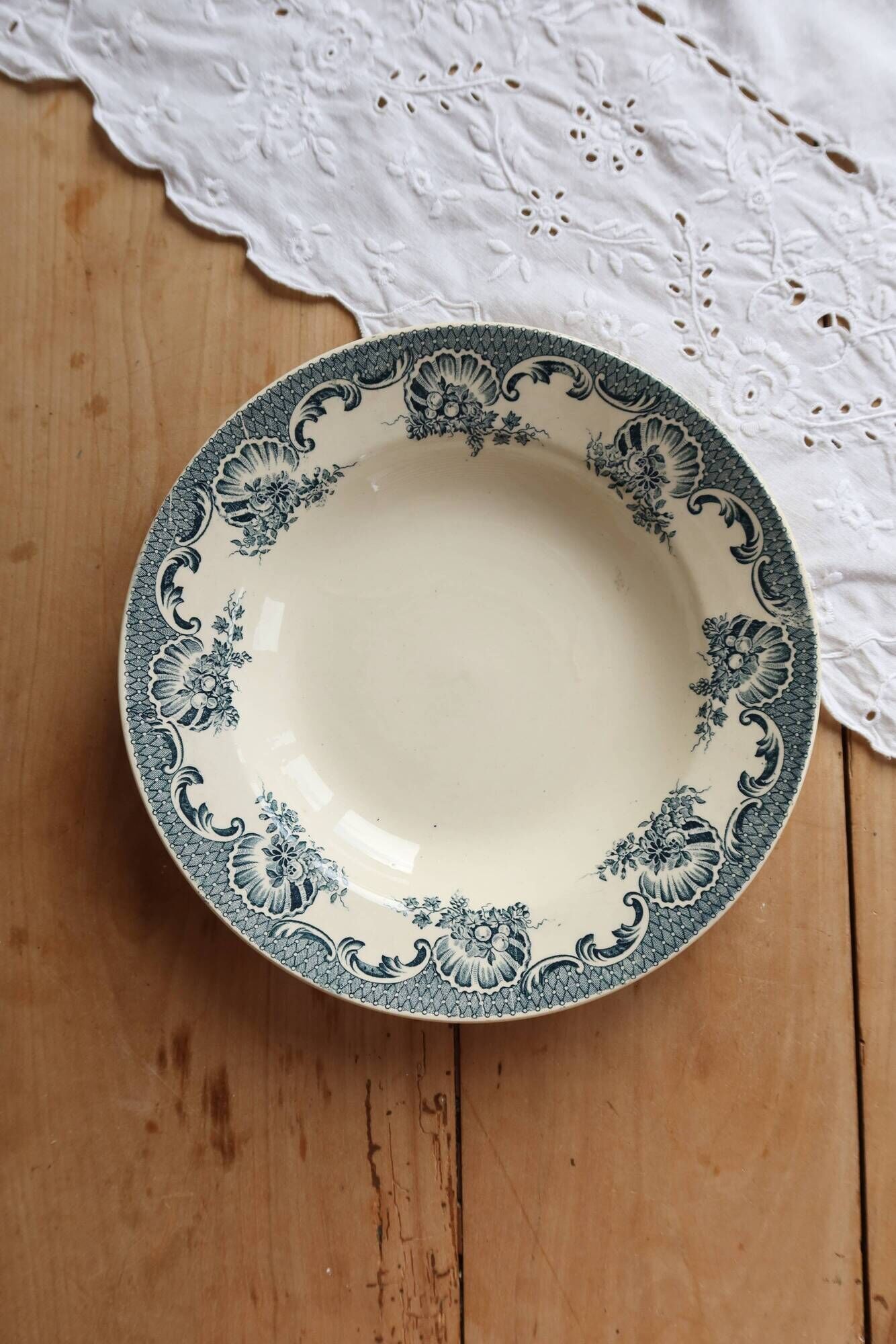 Vintage hollow plate Lavallière - Moulin des Loups - Floral rim