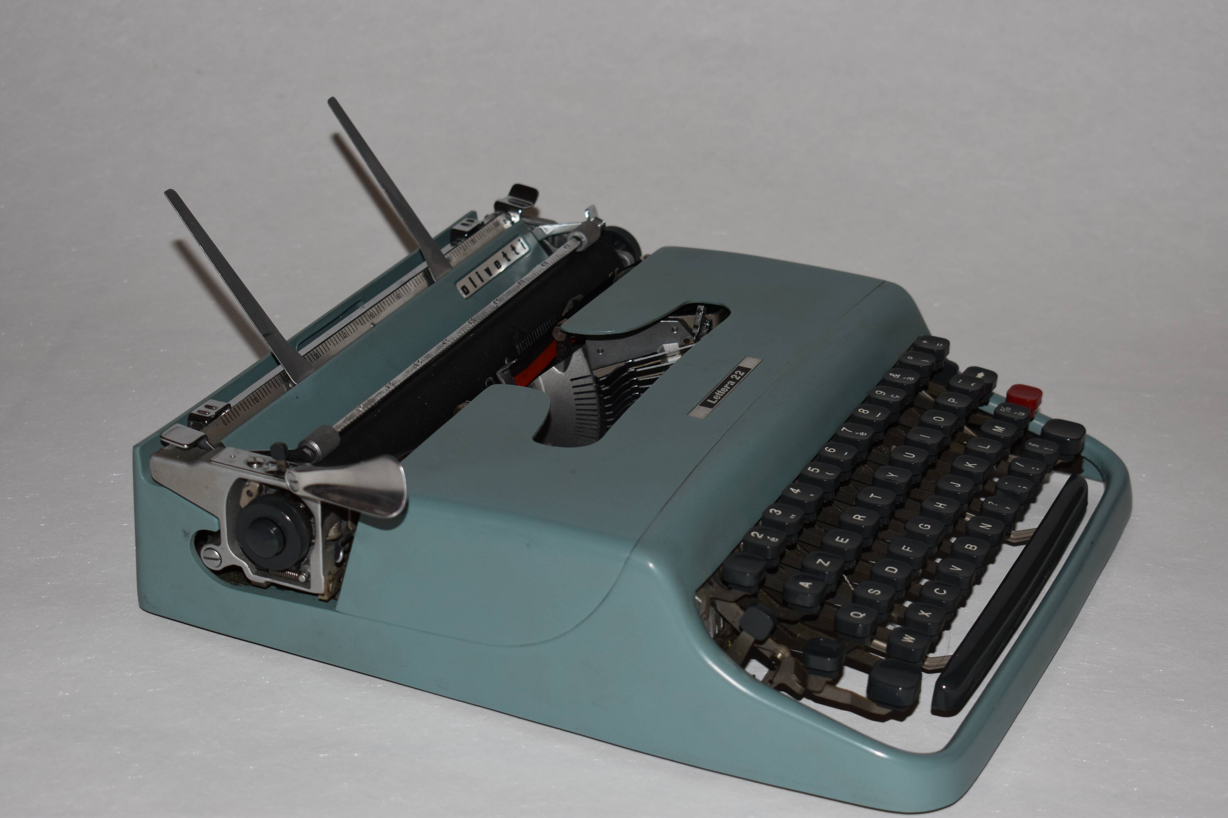 Olivetti Lettera 22 typewriter