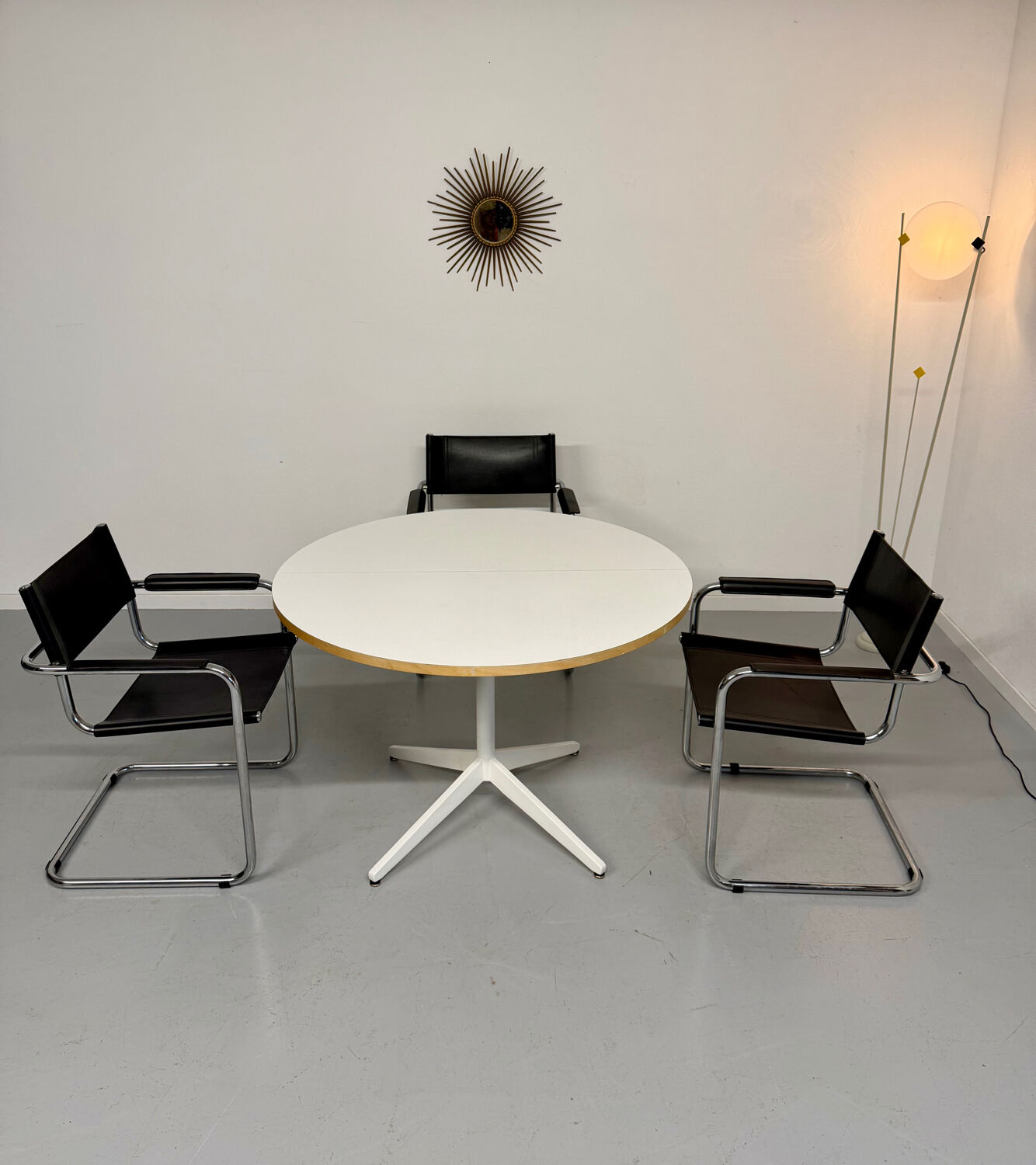 Extendable dining table designed by George Nelson for Herman Miller 60’