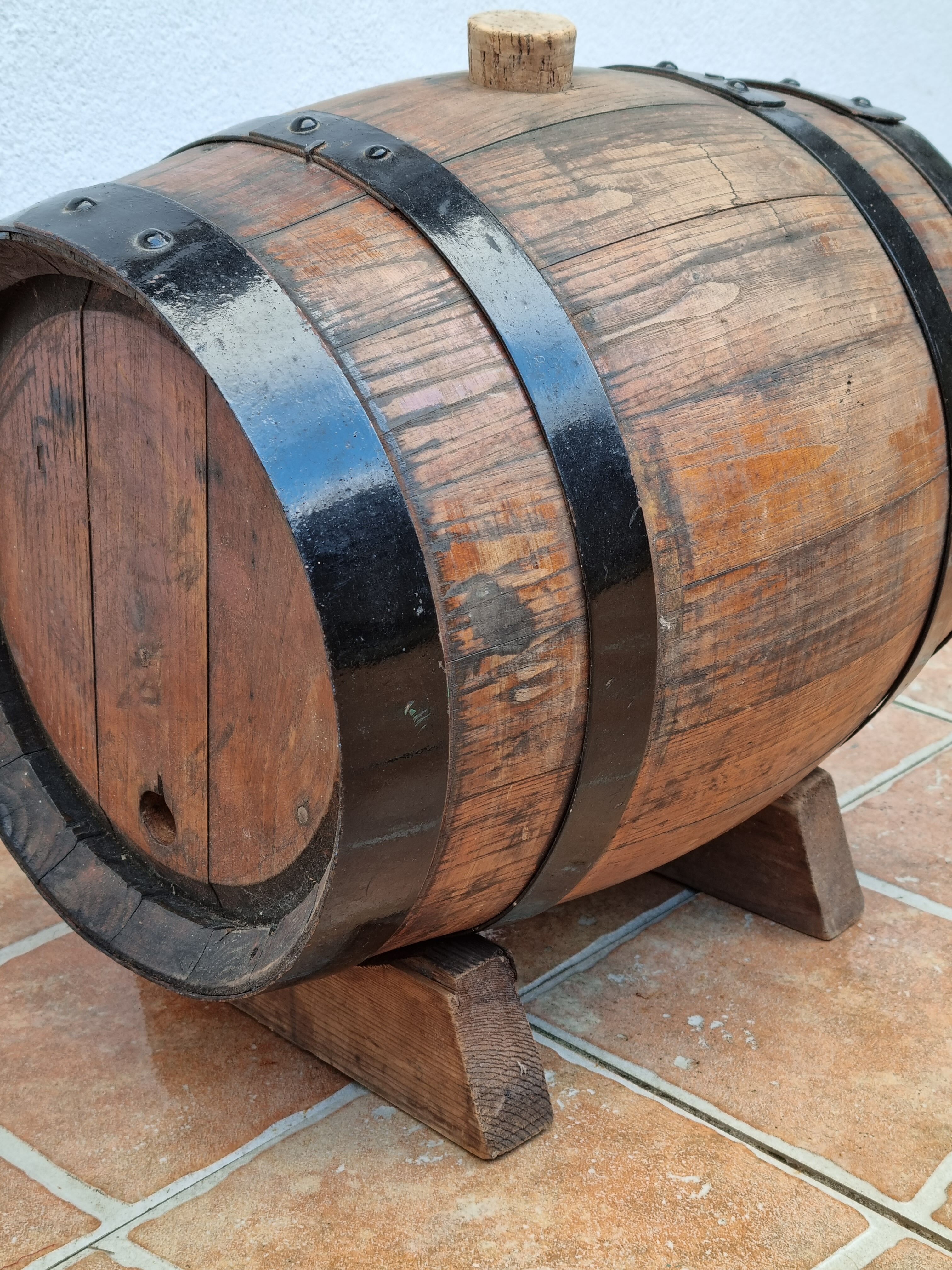 Barrel in oak surrounded by ancient metal, 38 cm