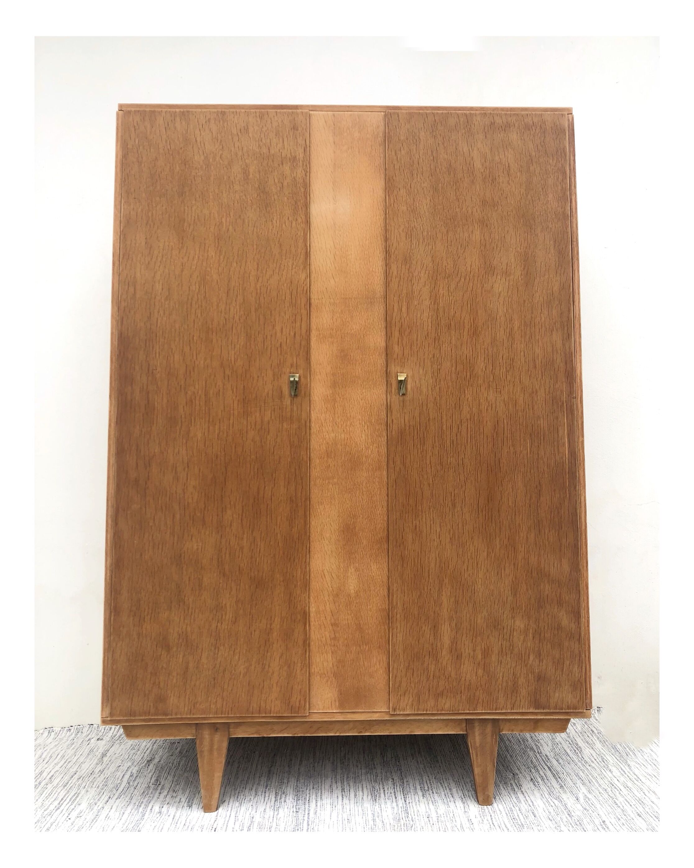 Armoire vintage