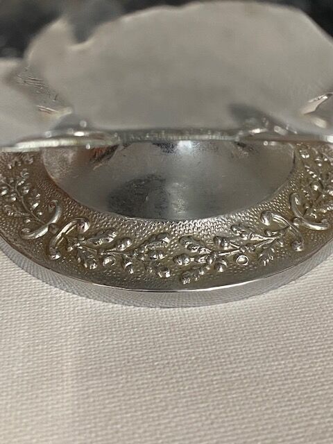 vintage metal cake-mignardise display