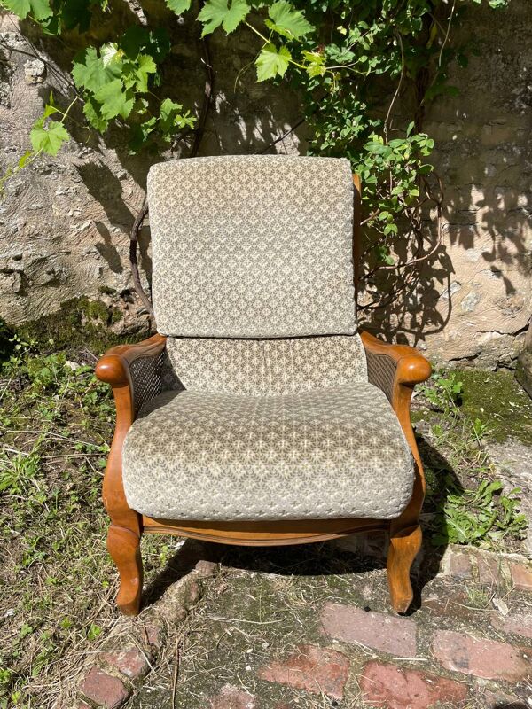 Fauteuil en bois, cannage et velours