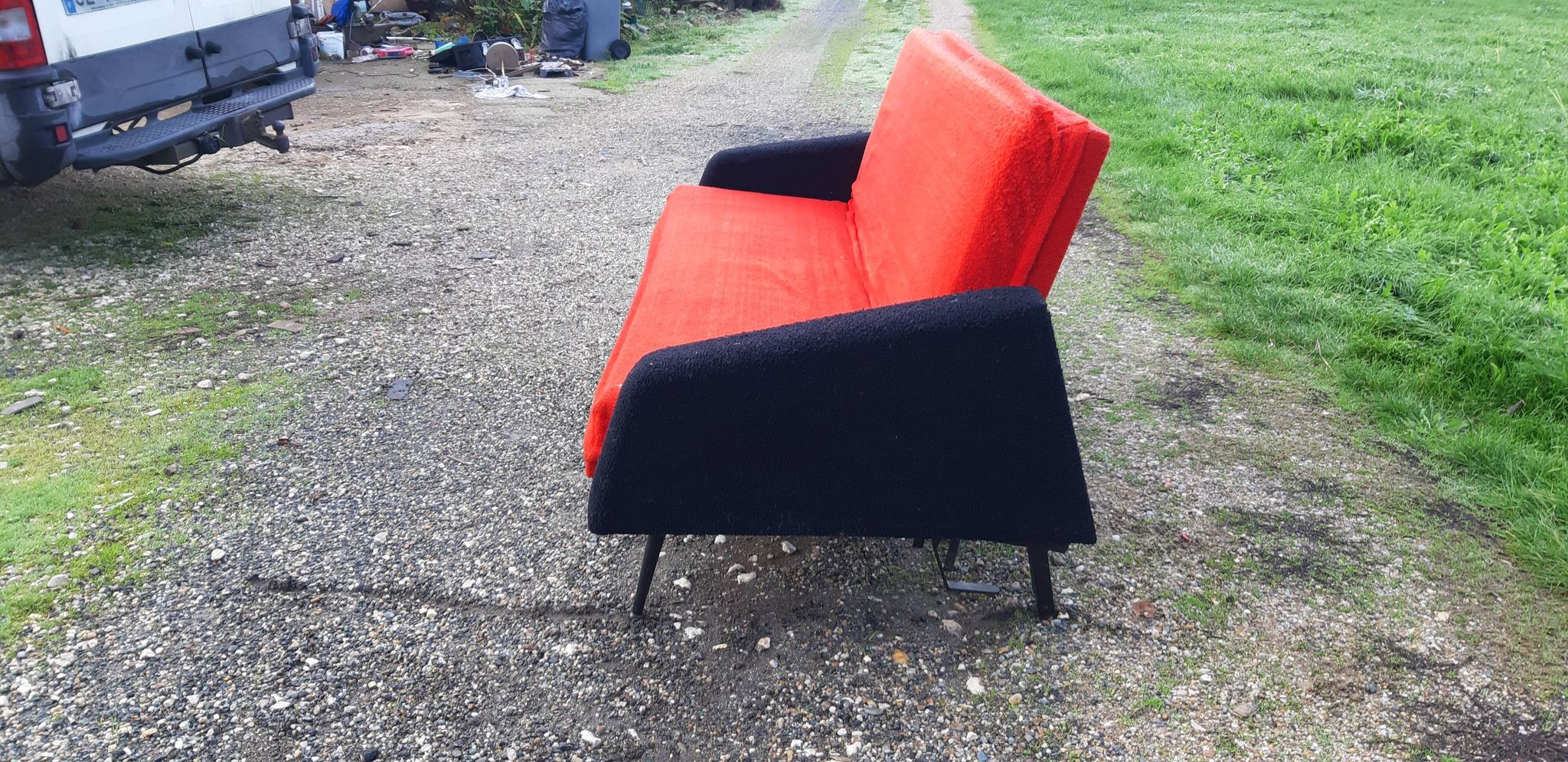 Canapé vintage tissus rouge et noir