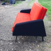 Canapé vintage tissus rouge et noir