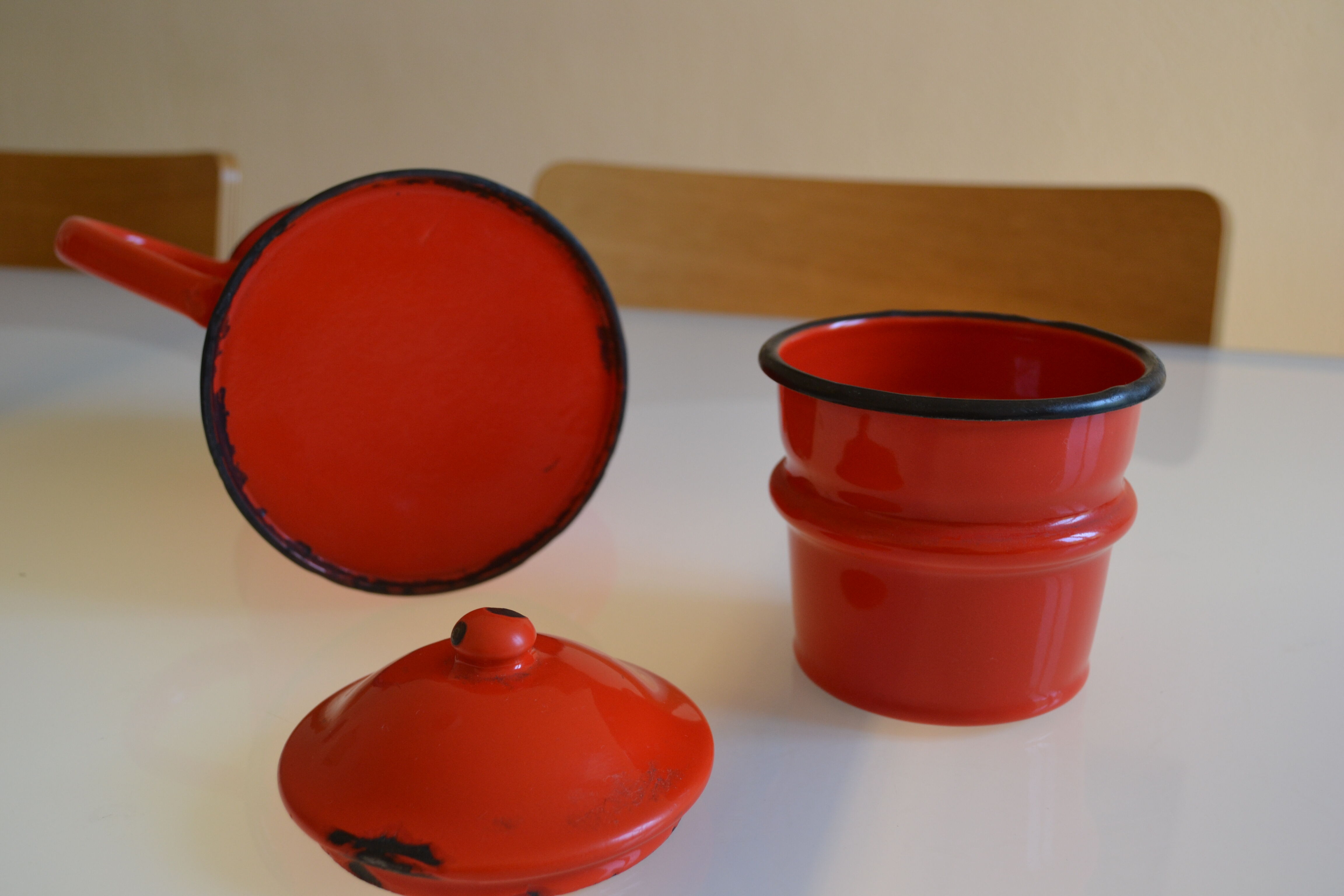 Vintage coffee maker in red and black enamelled sheet