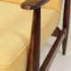 Fauteuil vintage pastel jaune velours côtelé et repose - pieds
