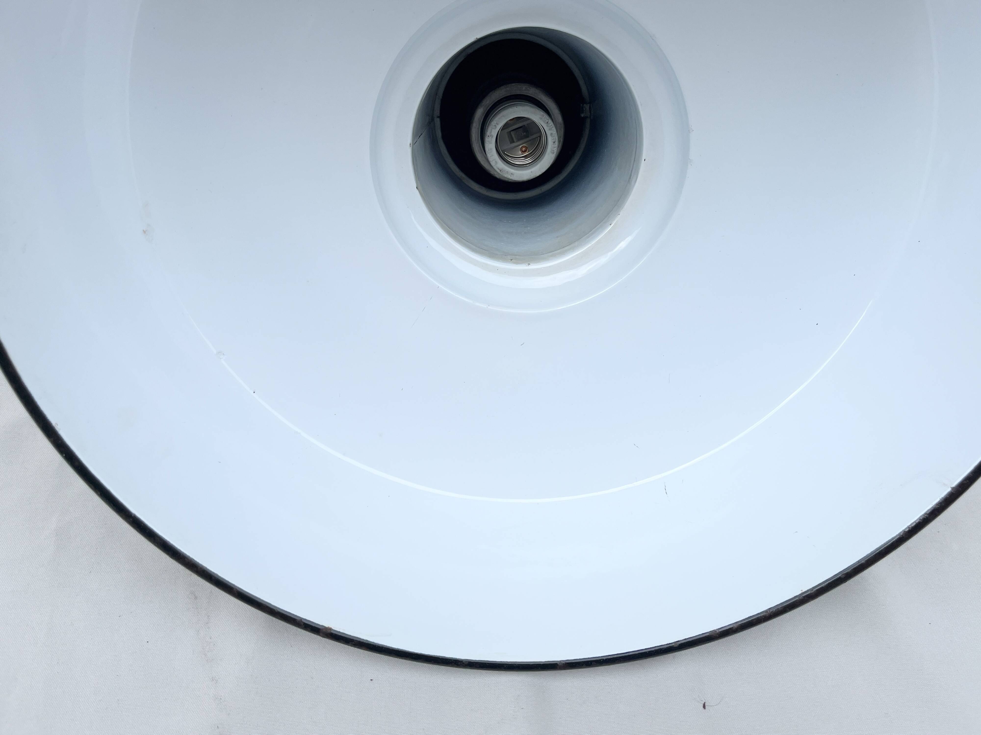 Industrial pendant light in black and white enamelled sheet metal factory bowl