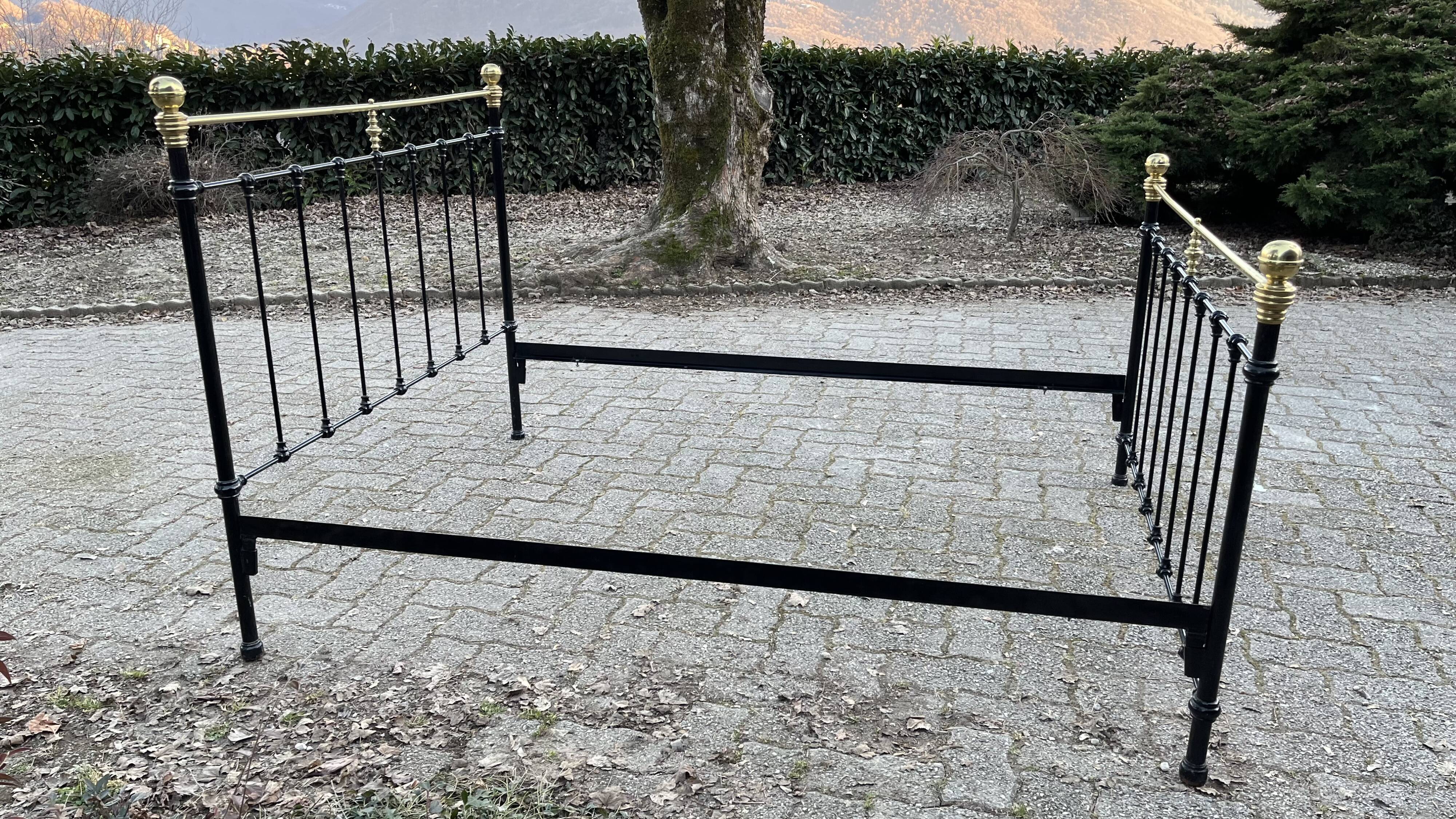 Antique bed 140x190 iron and brass
