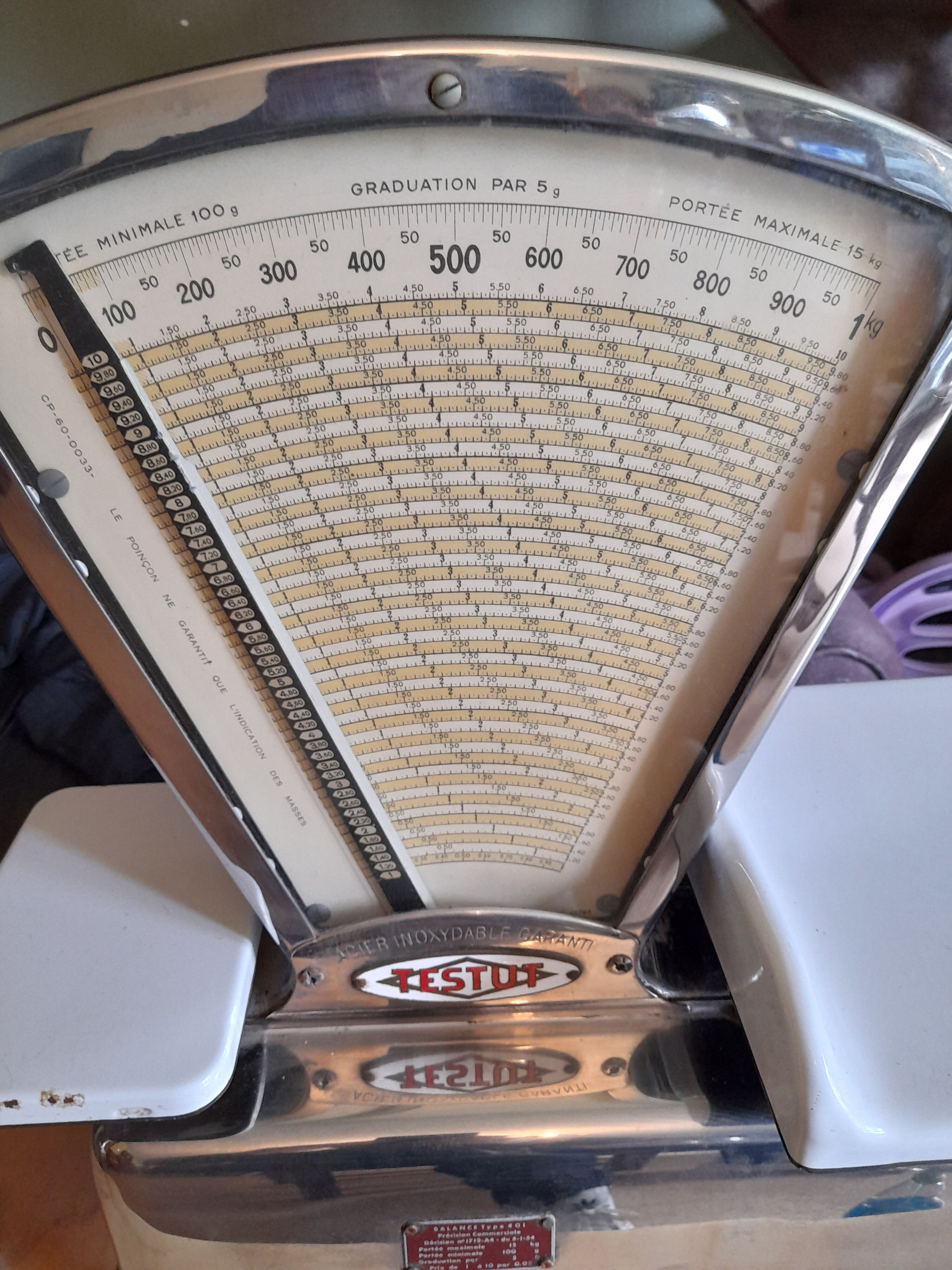 Old scale Testut stainless steel type 401