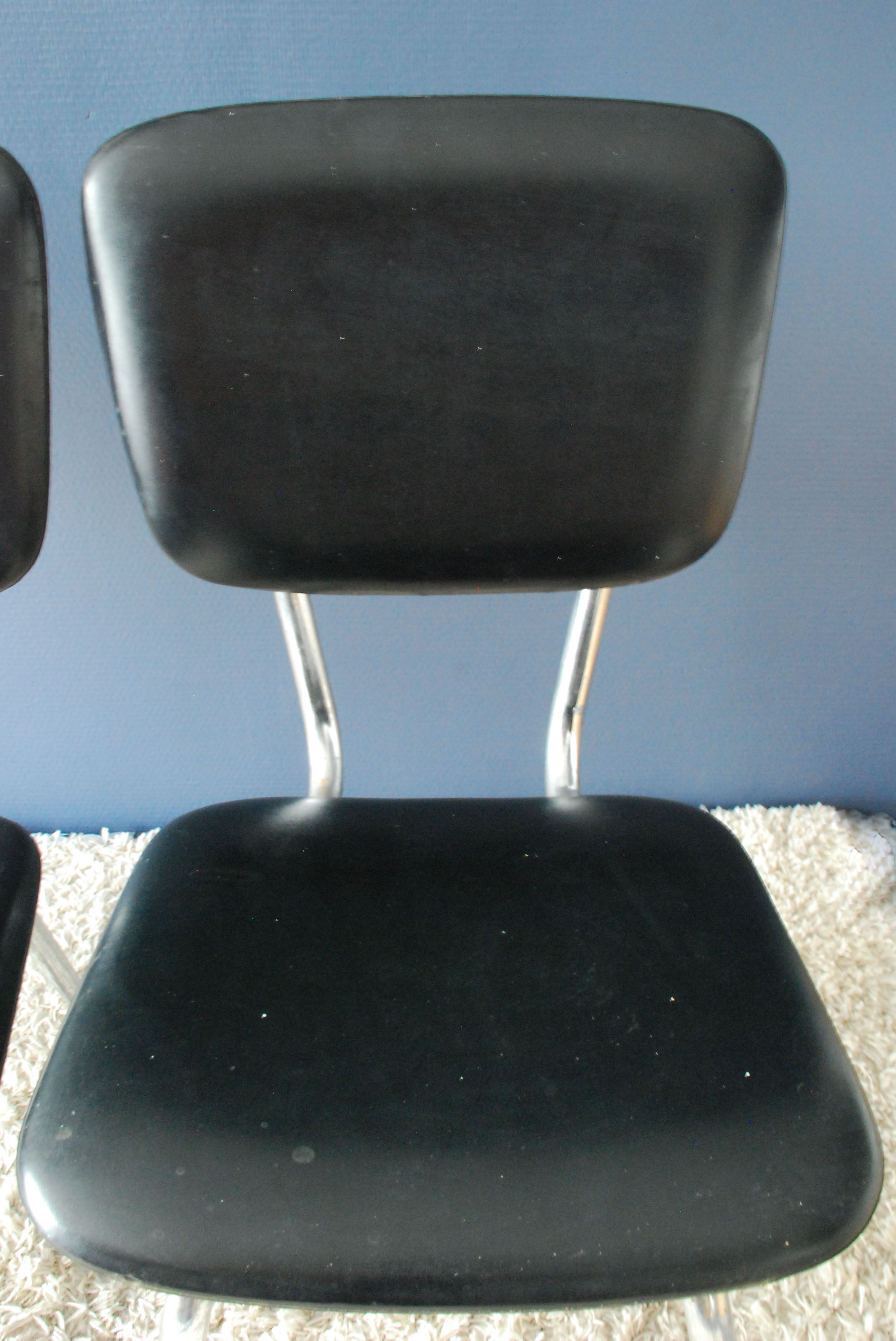 Set of three chairs in black leatherette