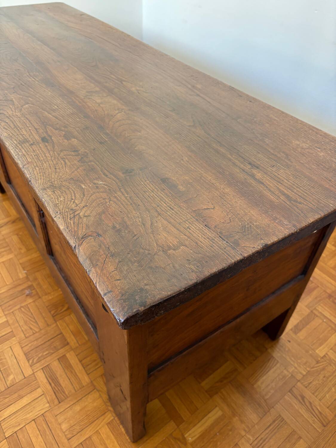 Grand coffre ancien en chêne massif – XIXe – belle patine d’origine