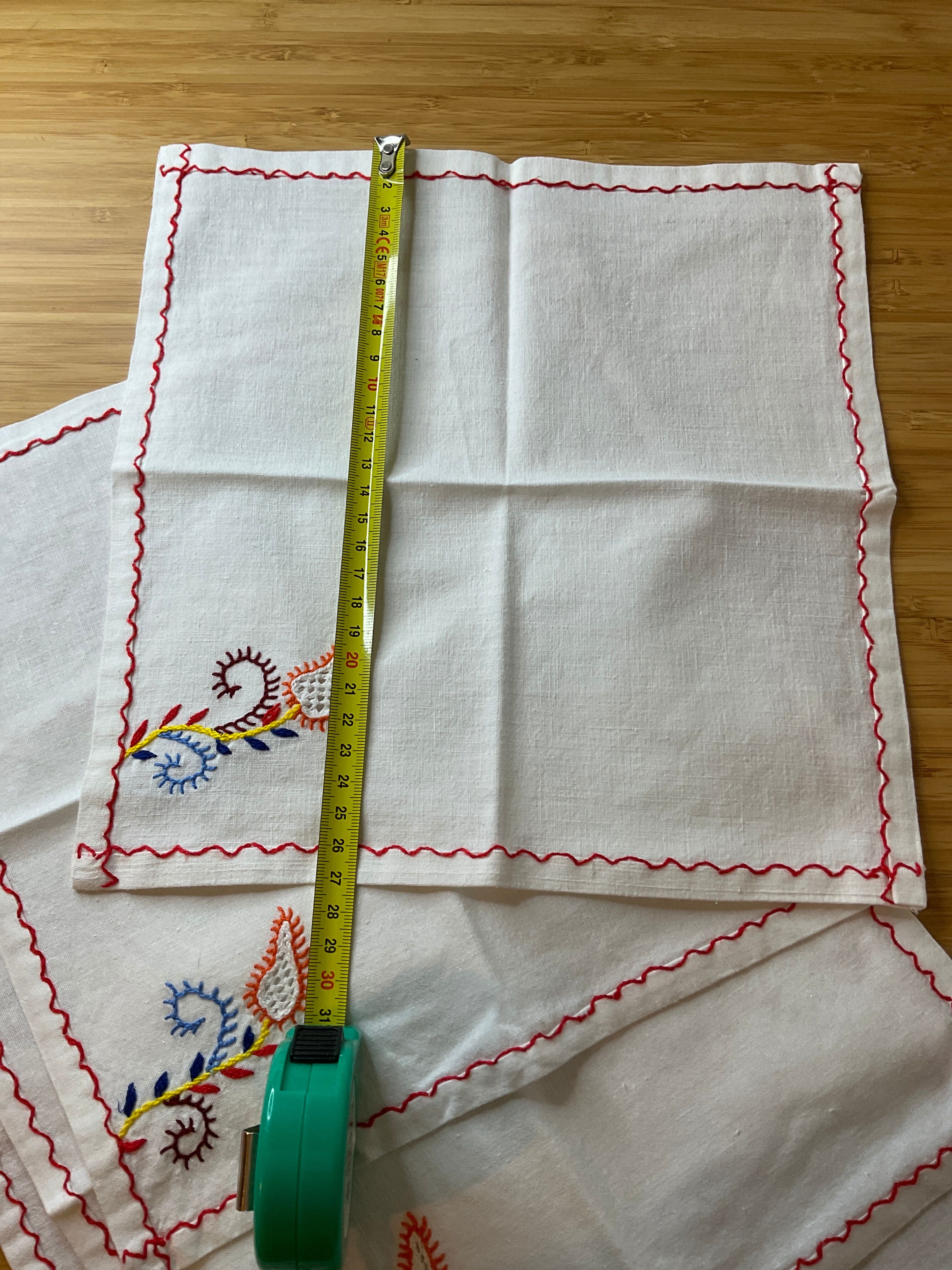 4 embroidered cotton napkins