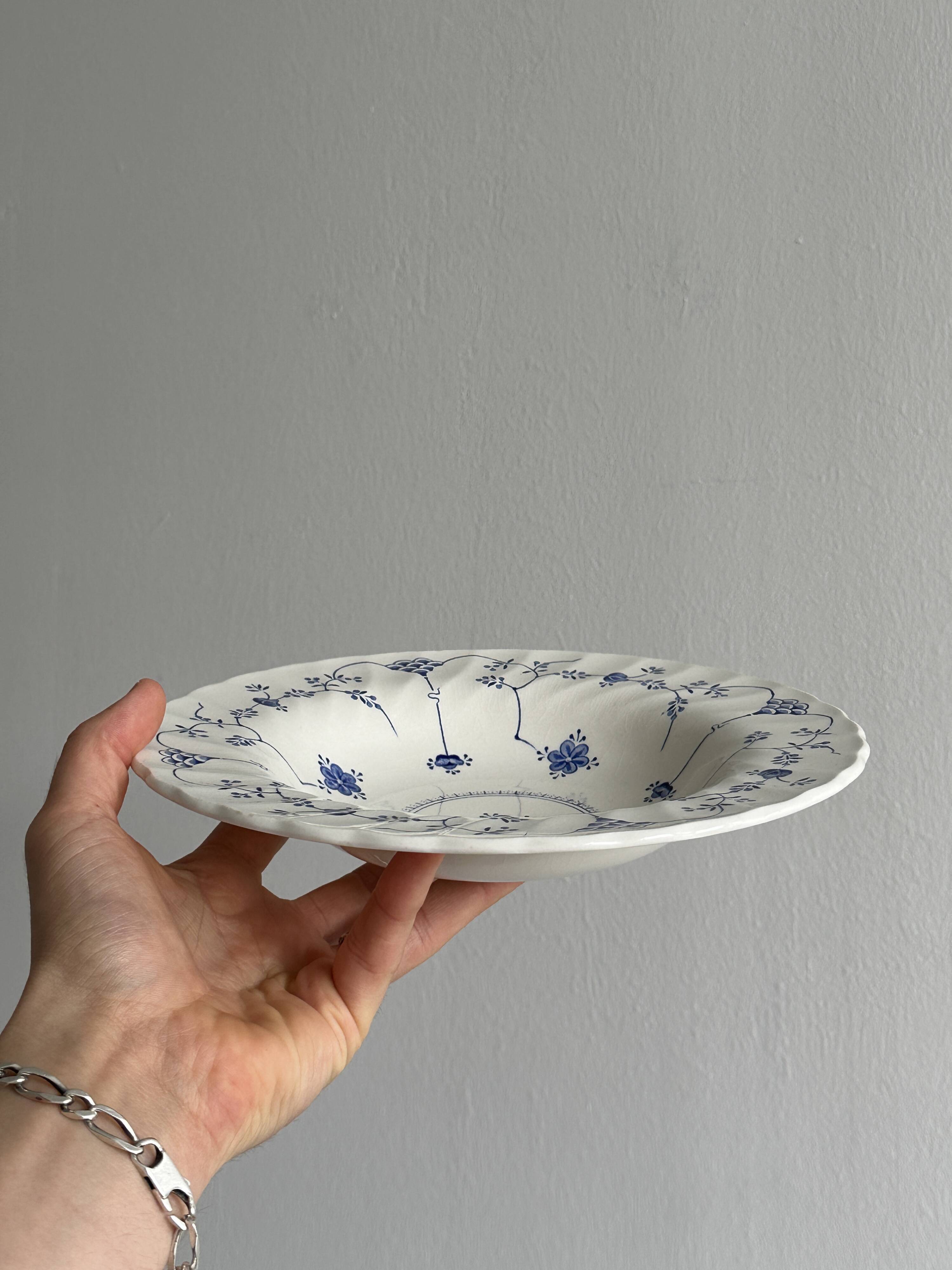6 Myott plates in English porcelain