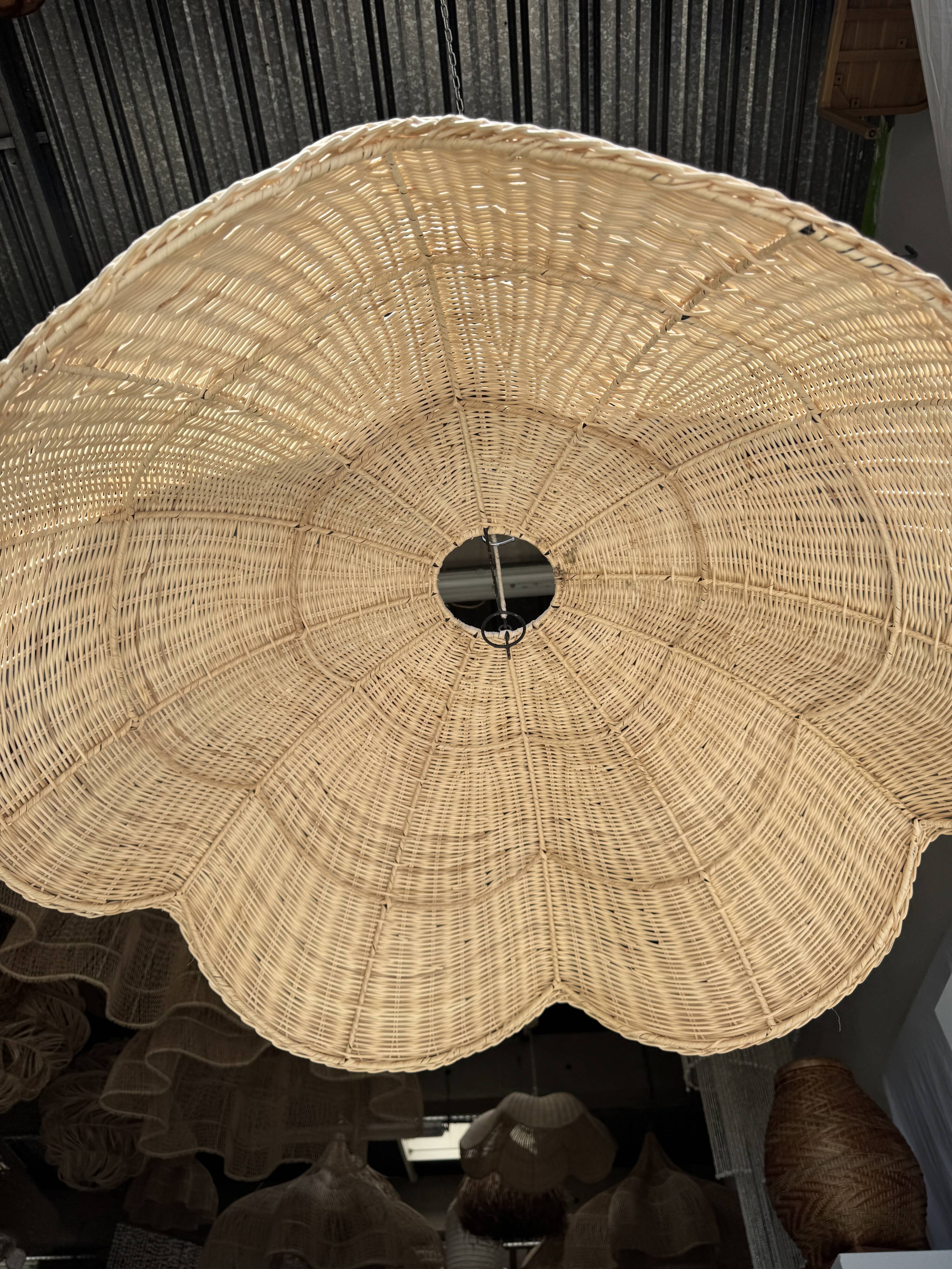 Large suspension or lampshade in flat woven tulip flower rattan H35 D
