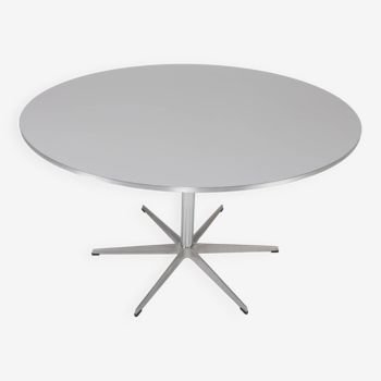 Circular A825 round table by Arne Jacobsen for Fritz Hansen, 120cm