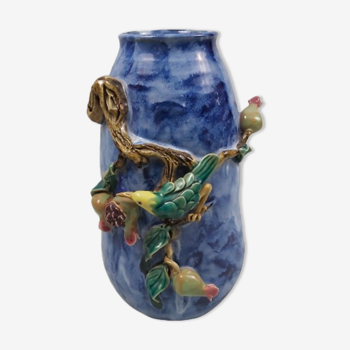 Chinese vase in polychrome glazed terracotta.