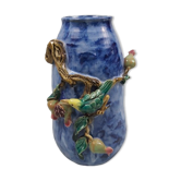 Vase chinois en terre cuite vernissée polychrome.