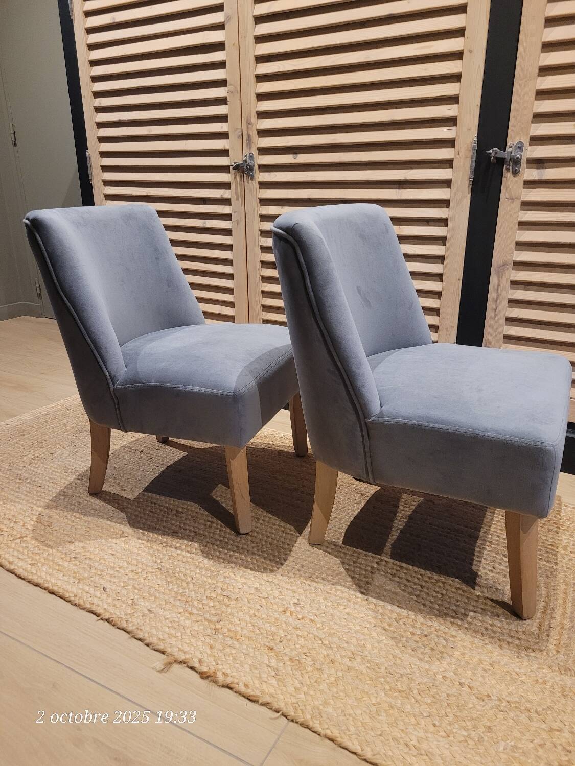 Pair of armchairs in grey velvet