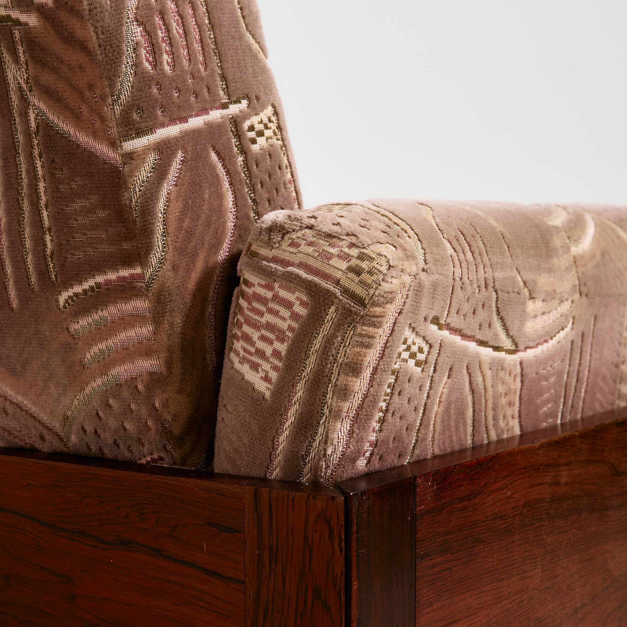 MK11213 Three-seater rosewood sofa