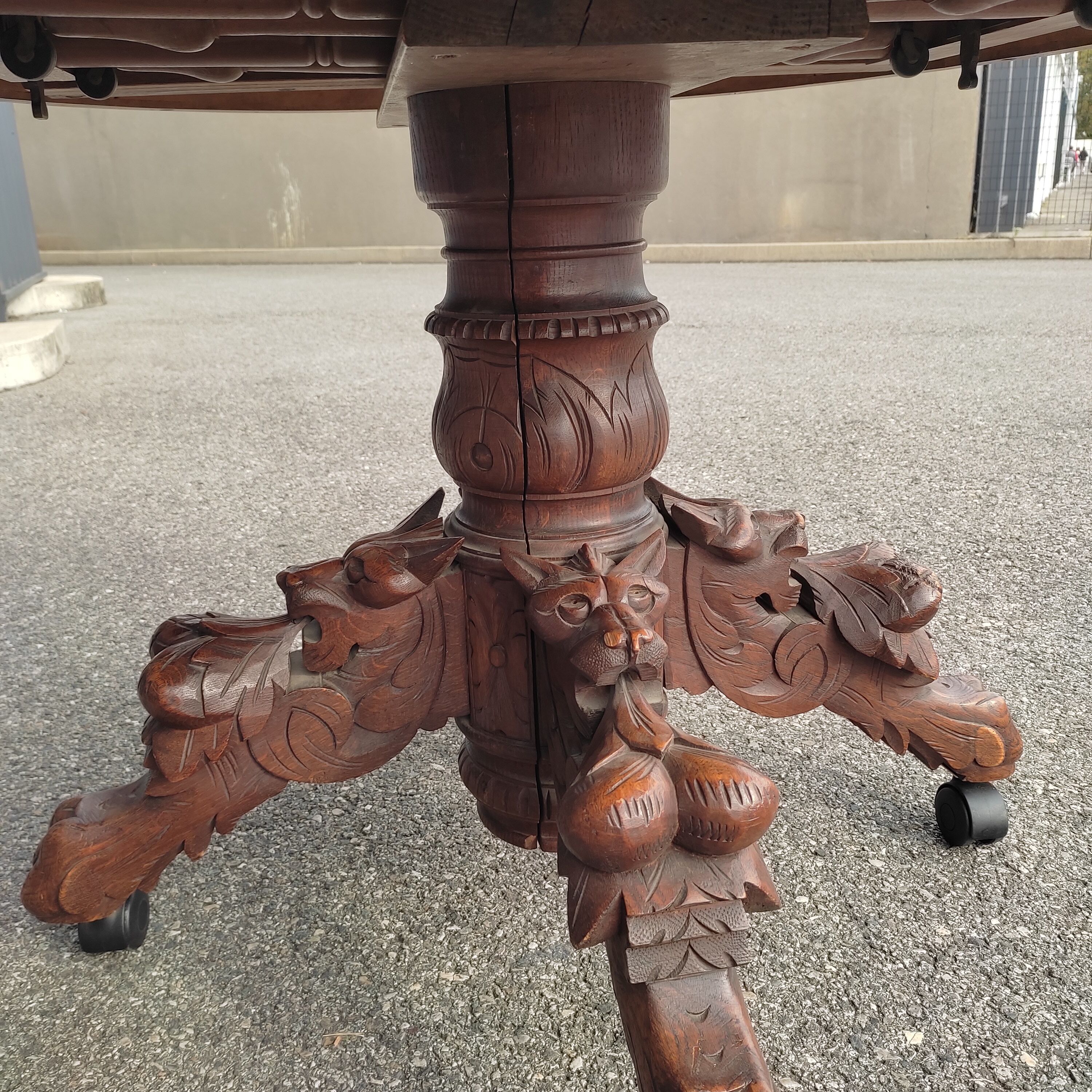 French table in extendable solid oak