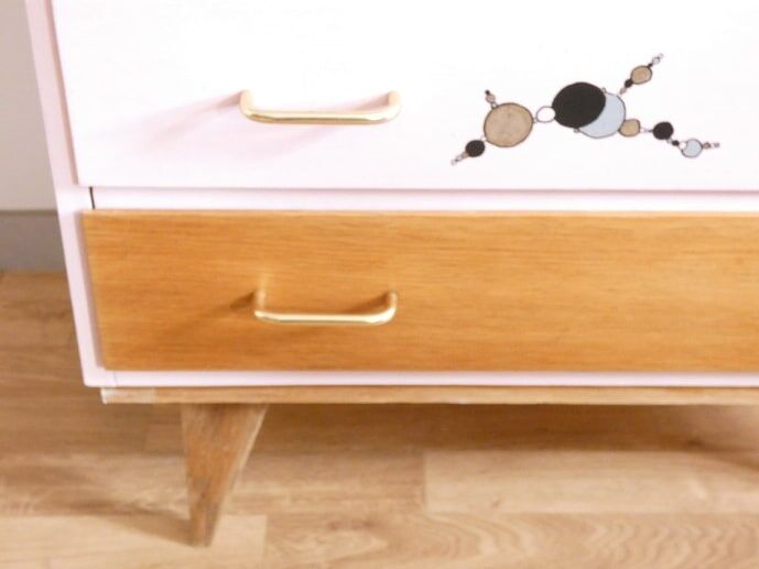 Commodus with compass feet