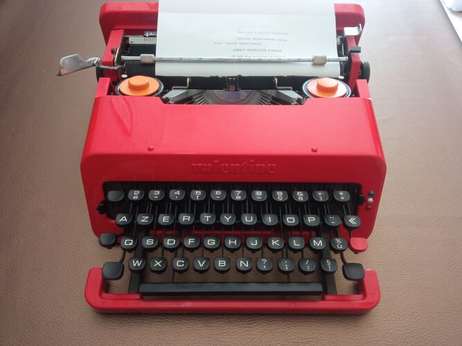 Machine à écrire Valentine de Olivetti