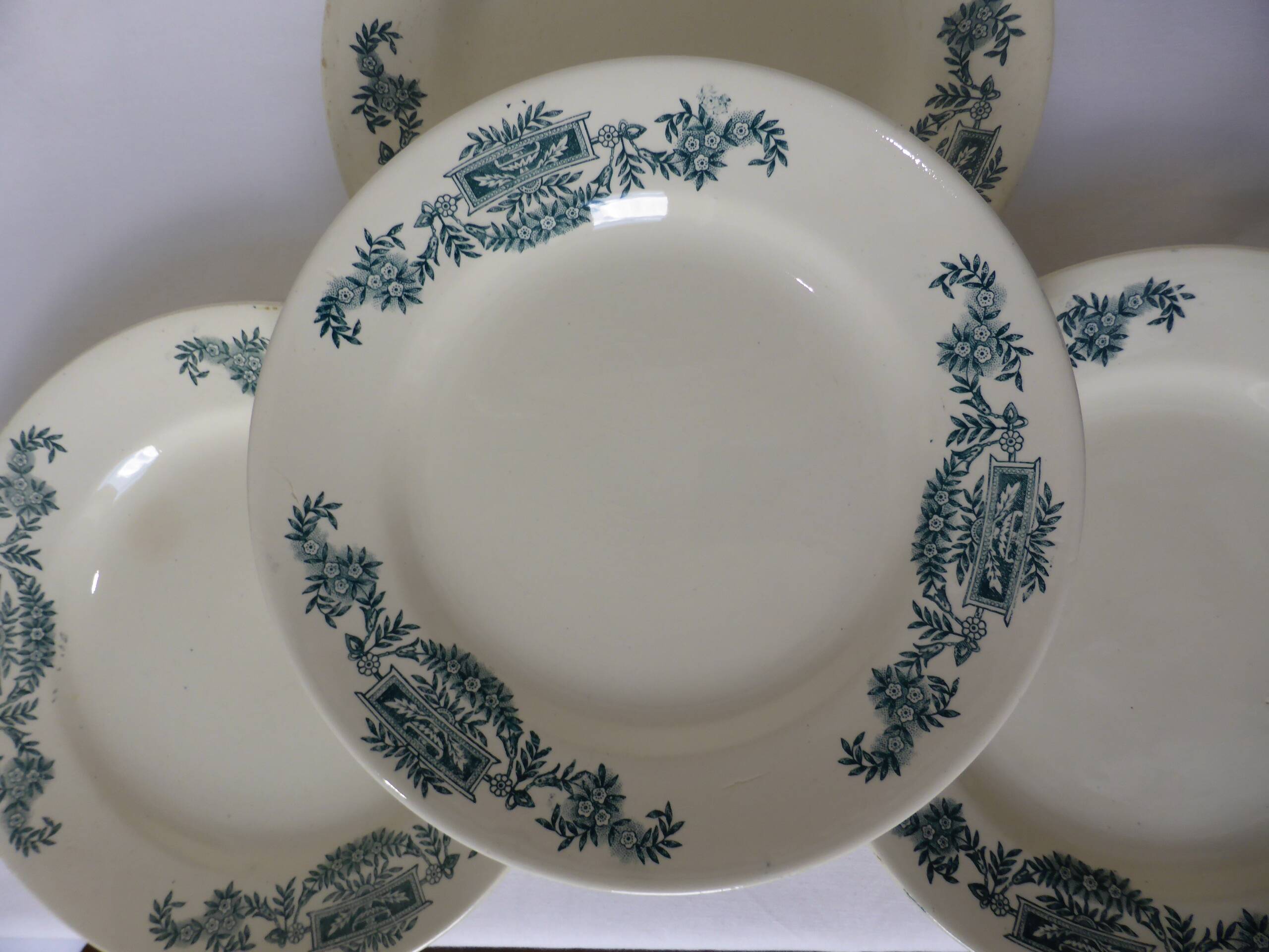 4 Longchamp ironstone dinner plates, Lutèce pattern 220602