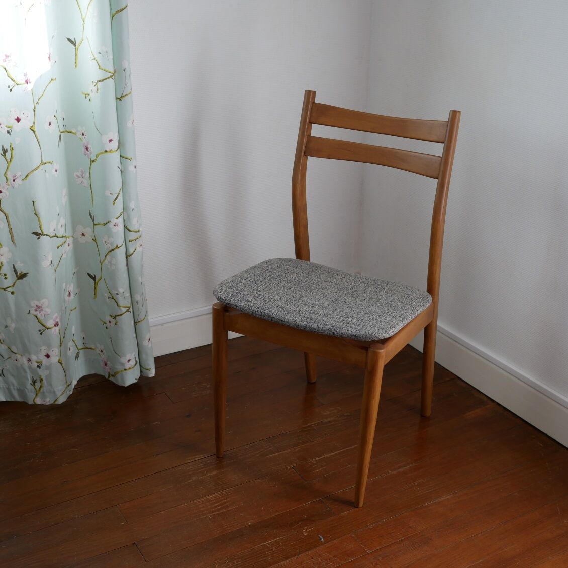 Set of four chairs scandinavian