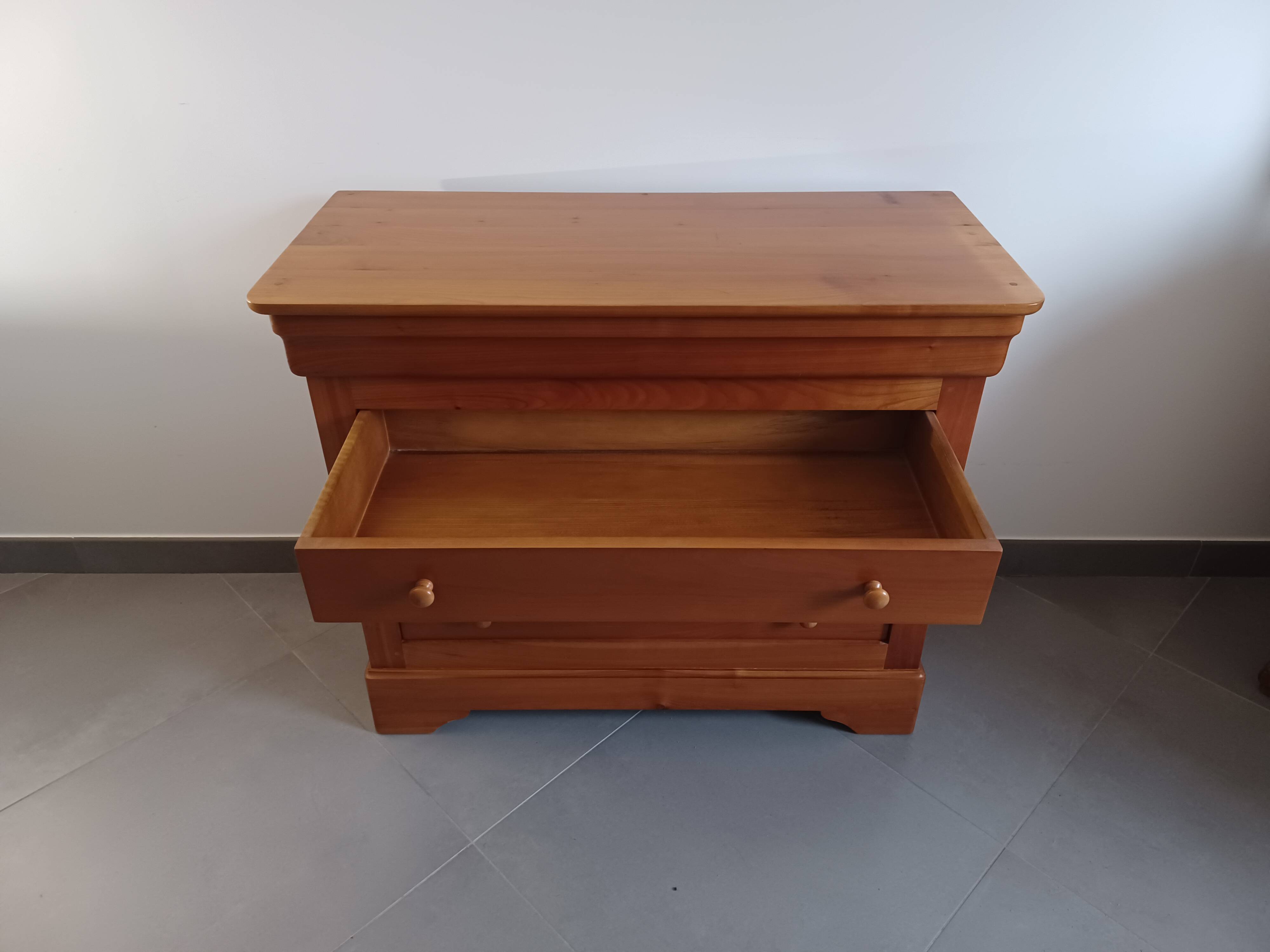Cherry wood chest of drawers with four drawers