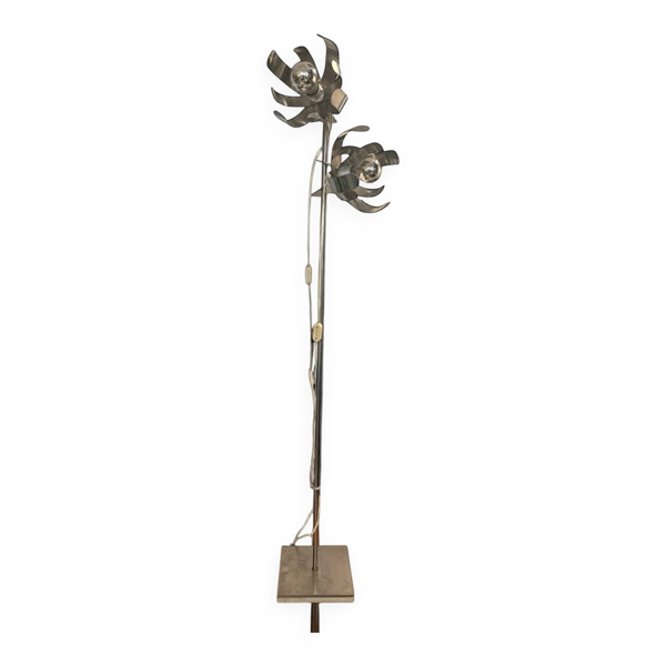 Lampe sur pied fleurs en métal — Beyit