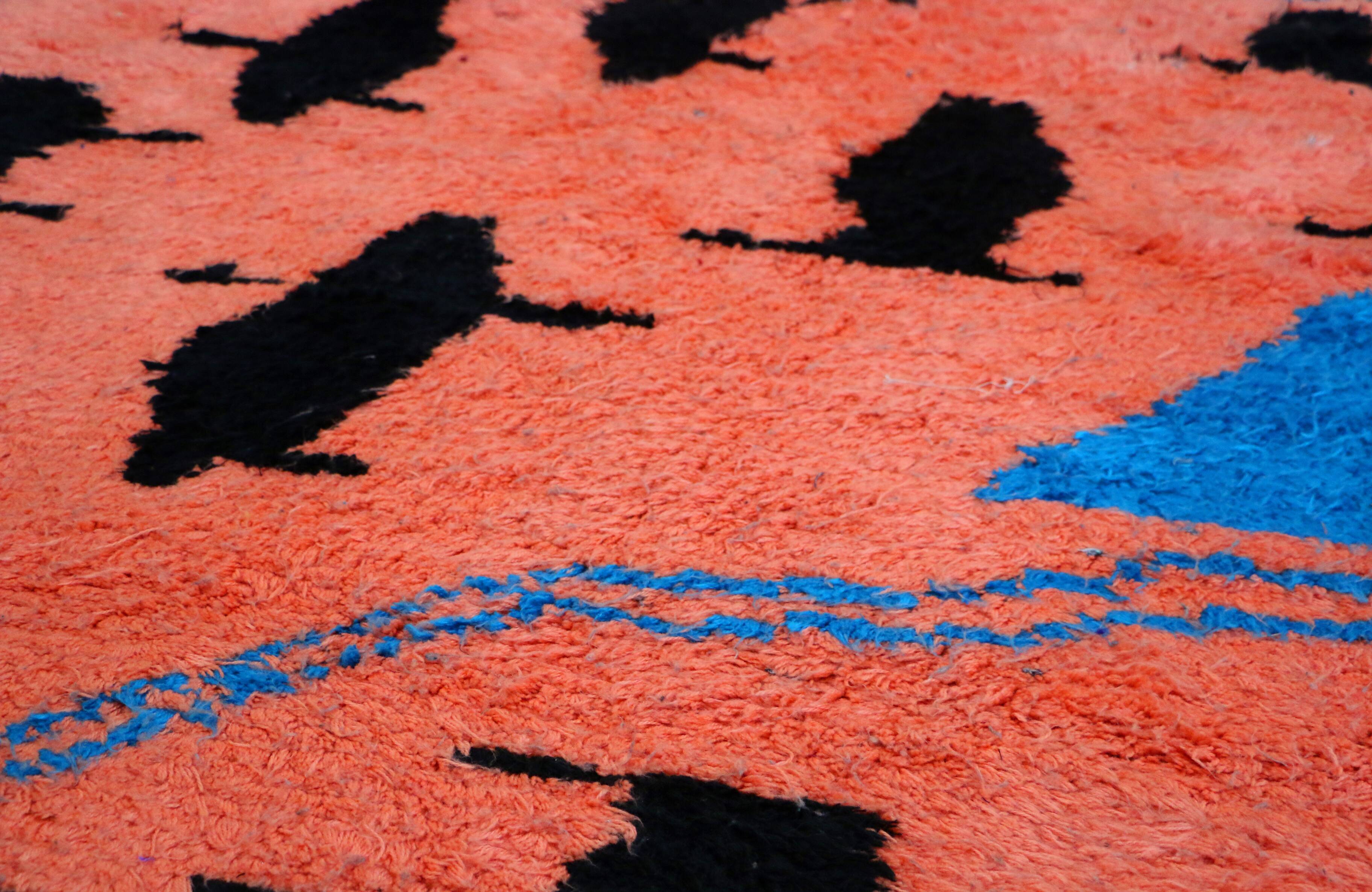 Carpet with Moroccan Boujaad style knots, light rose