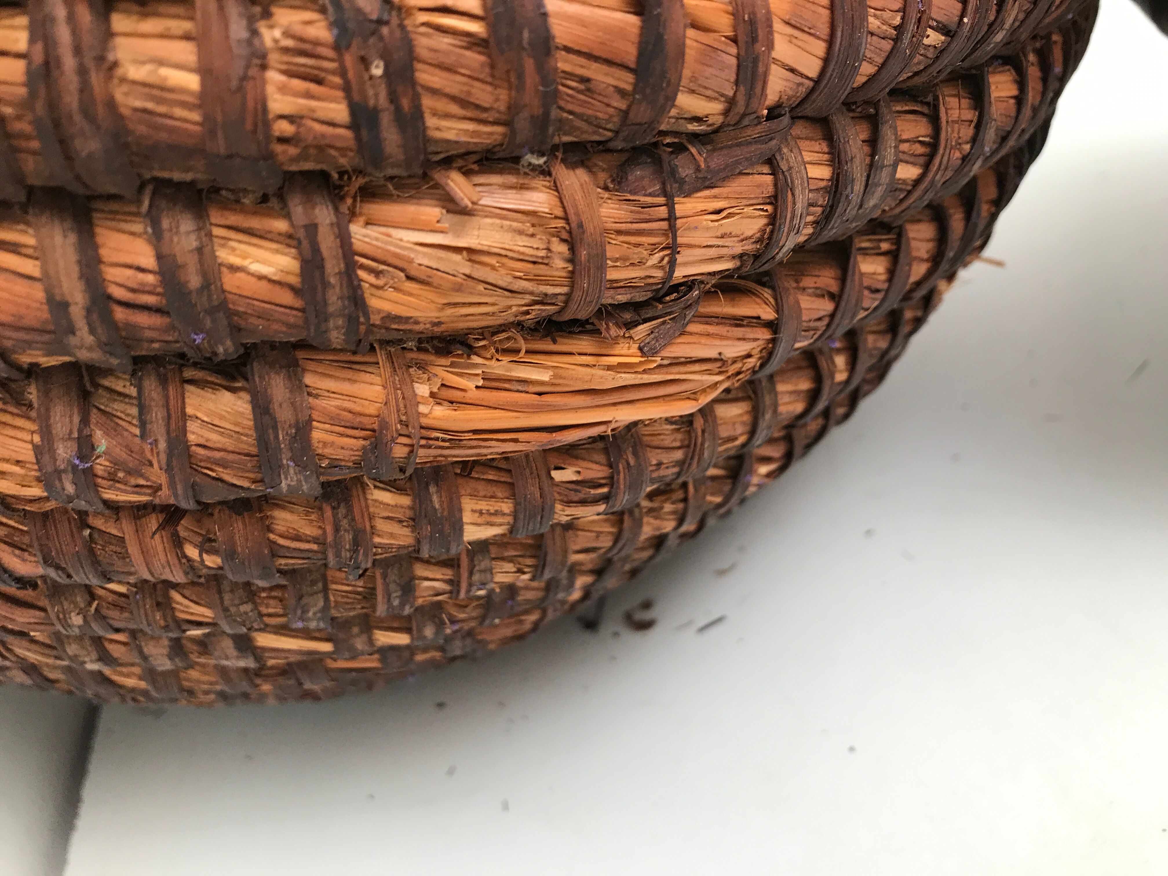 Round straw basket 50s-60s