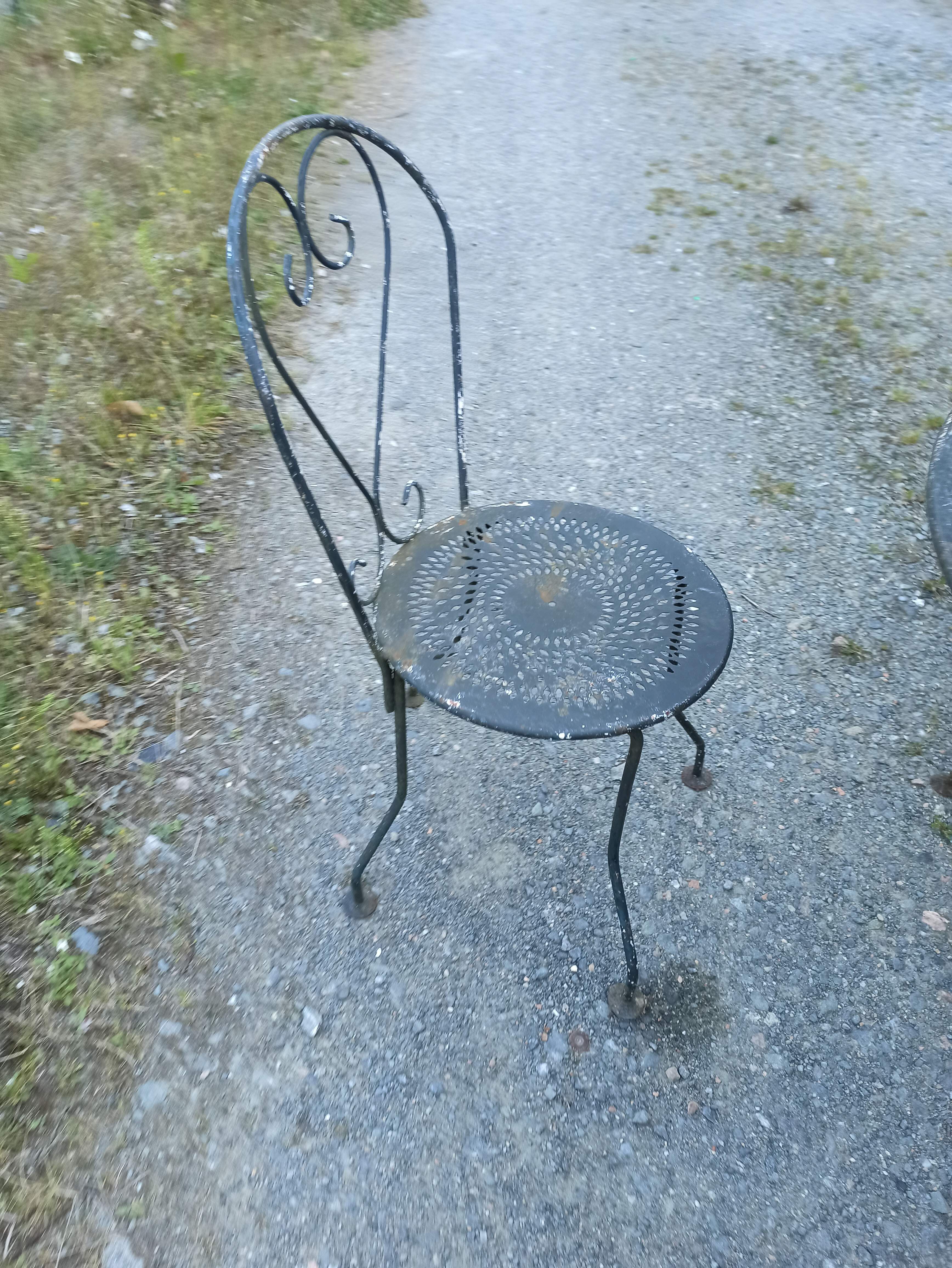 Iron garden furniture armchairs chairs round table