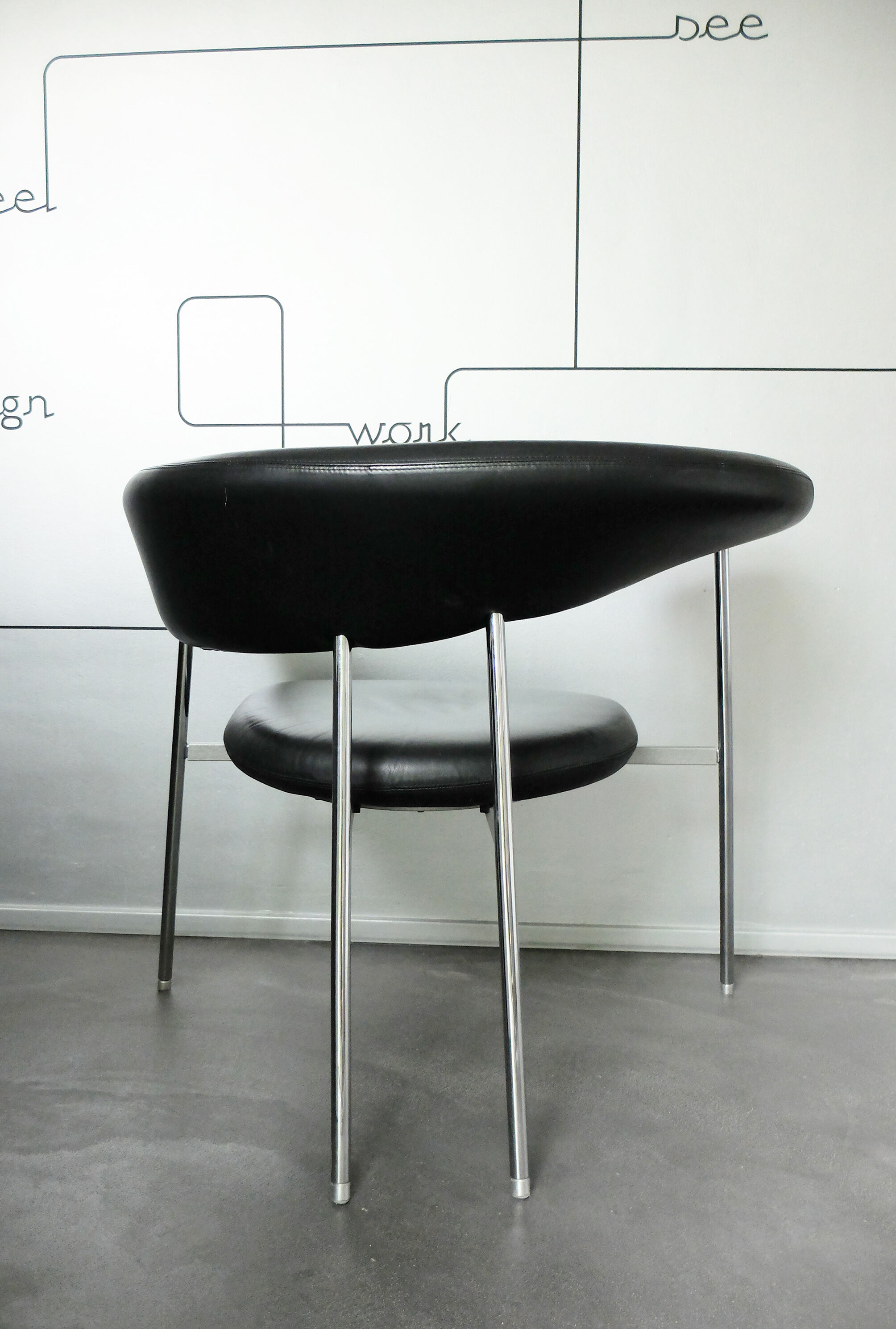 Divi lounge chair by Mark Van Tilburg for Leolux