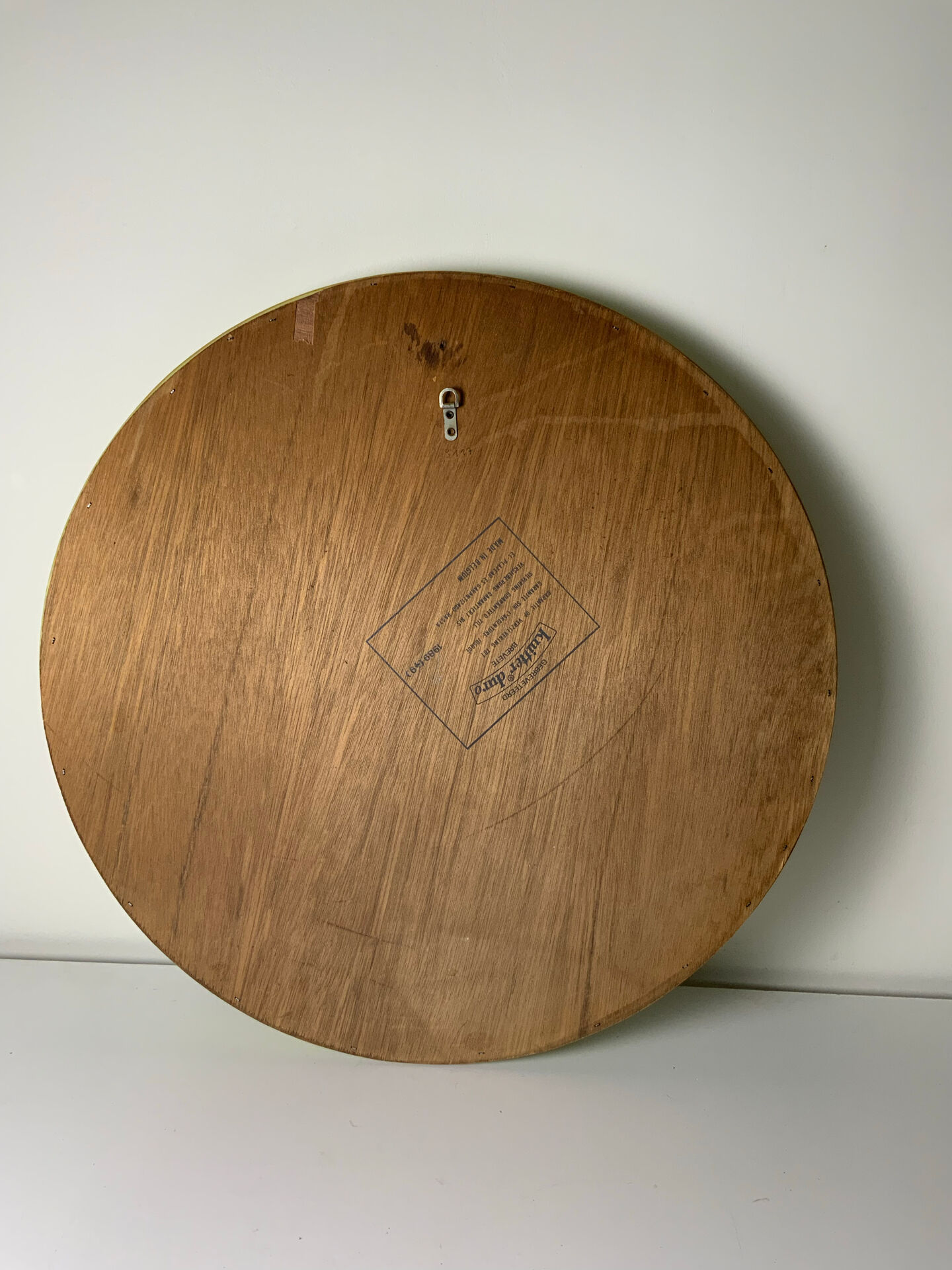 Round mirror