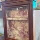 Vitrine murale en bois et toile de Jouy