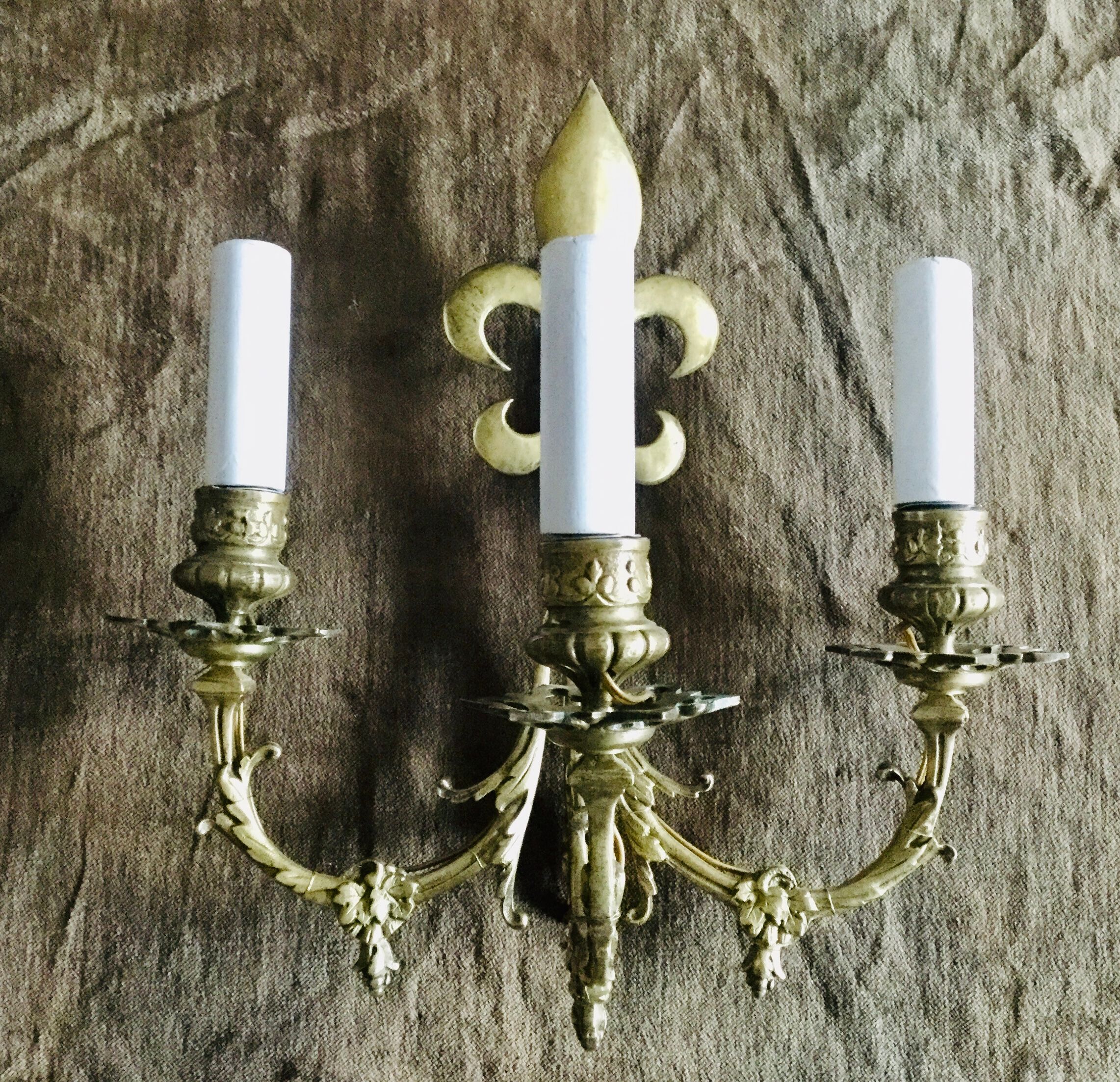 Pair of sconces flowers of lys bronze 3 lights