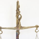 Balance d'apothicaire en bronze et laiton avec ses poids