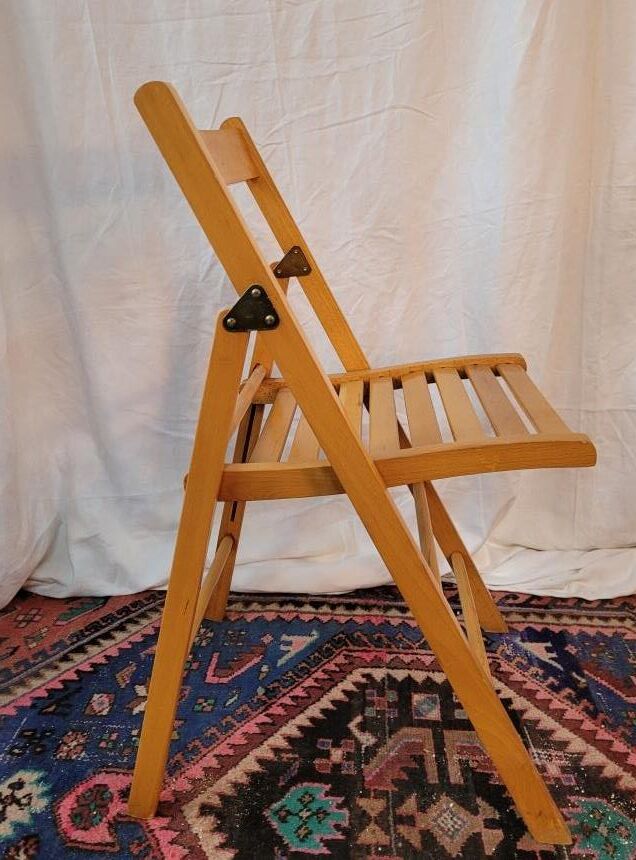 Set of 4 folding chairs in varnished wood