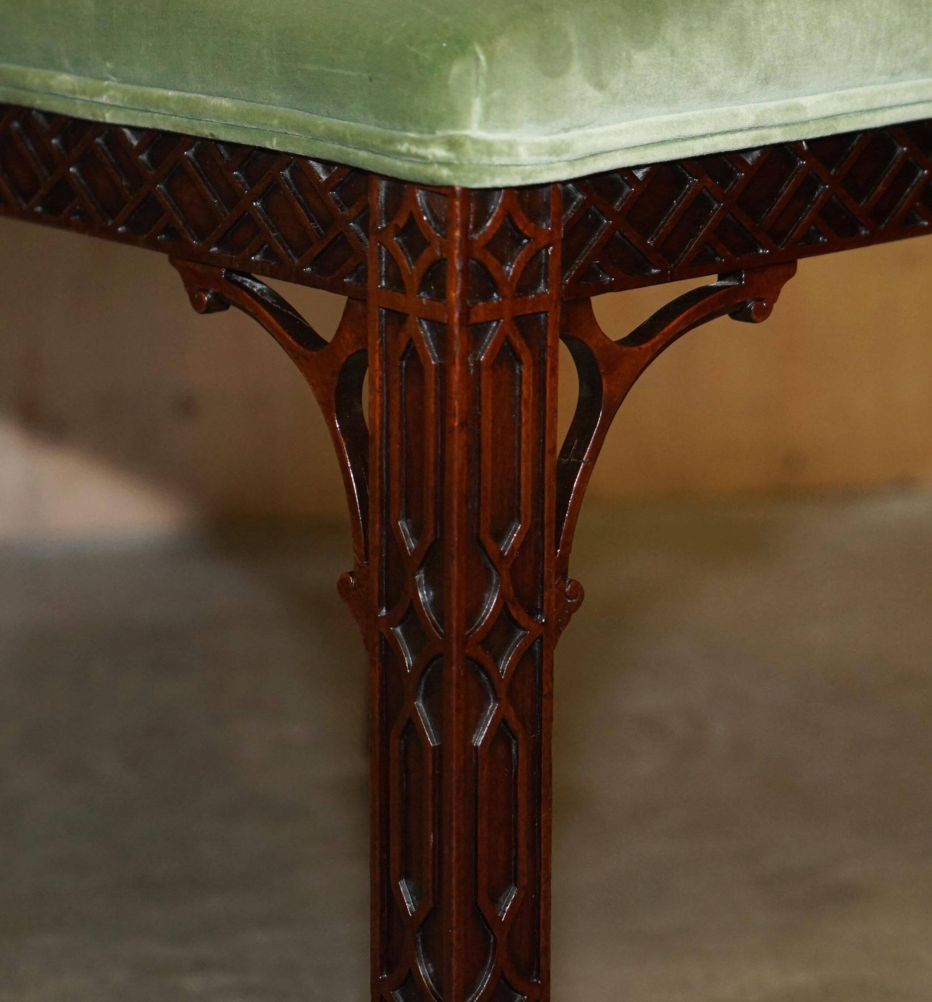 Paire de chaises d'appoint victorien Thomas Chippendale finement sculptées