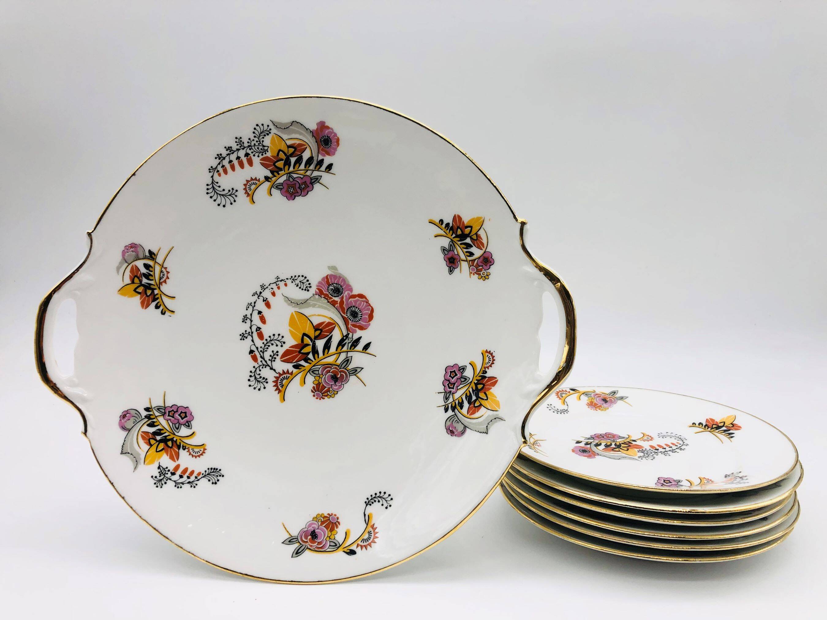 6 Dessert plates and a serving dish, M-Fres.