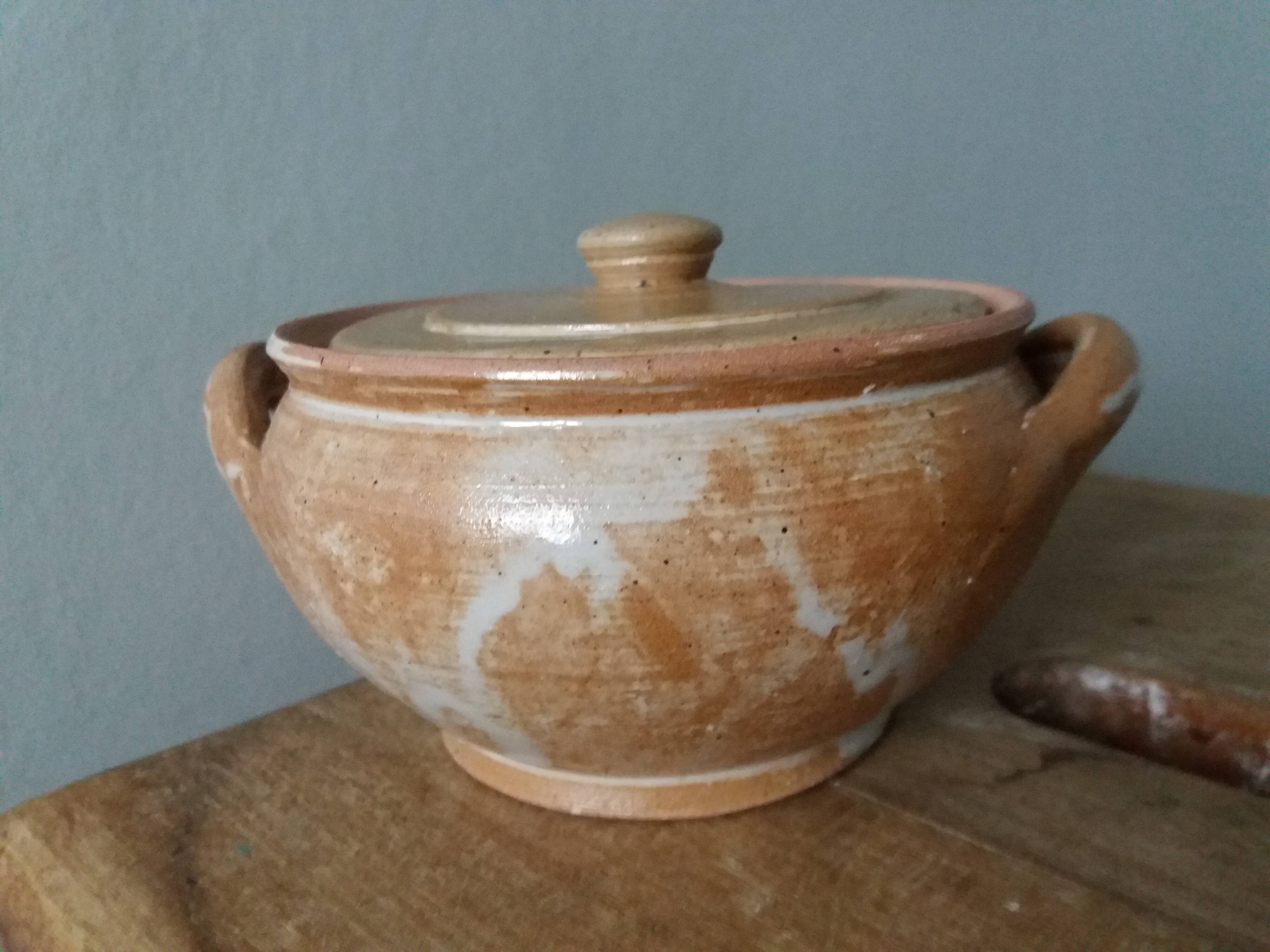 Covered sugar bowl in Puisaye stoneware