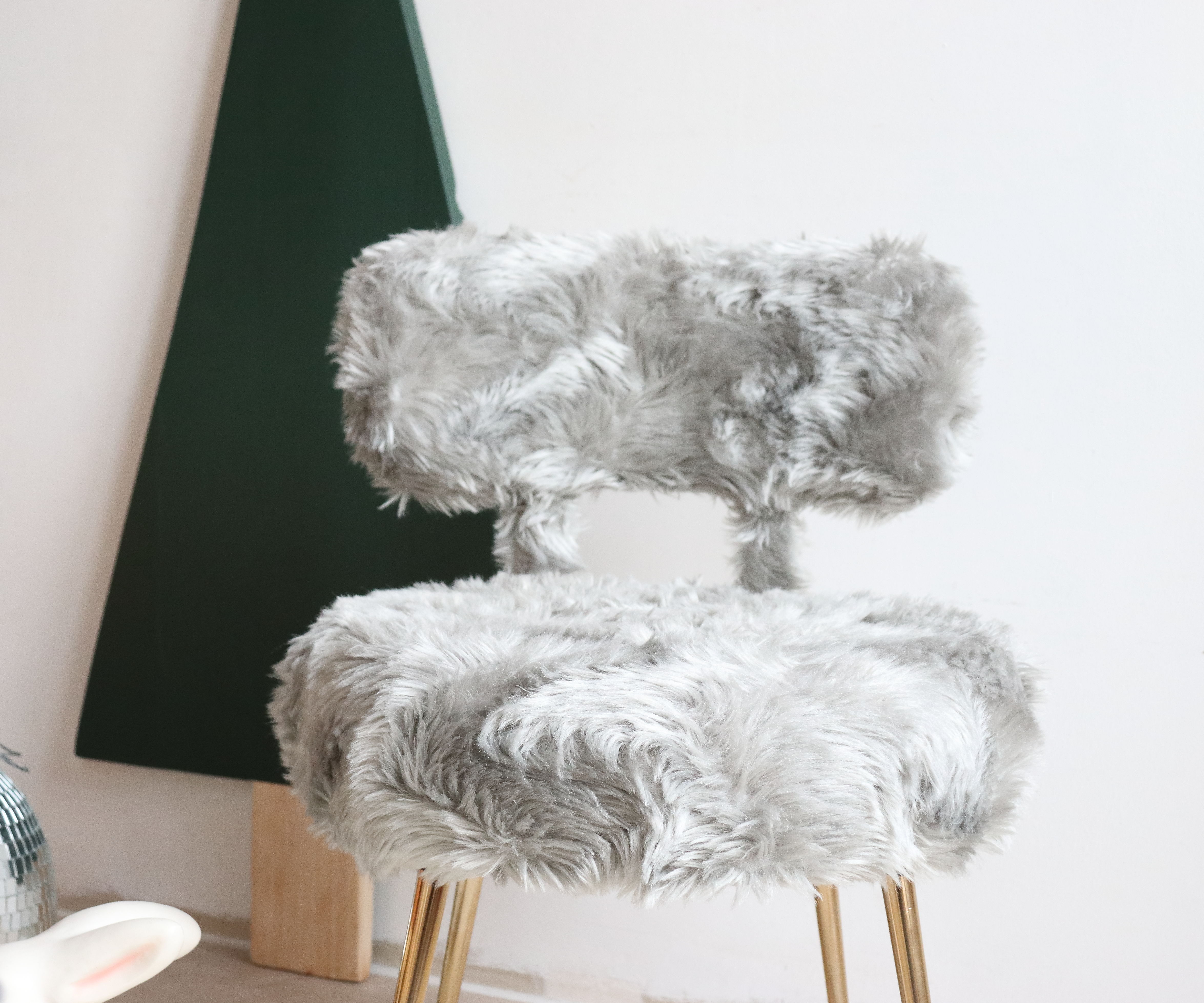 Pelfran mouldy chair in faux grey fur