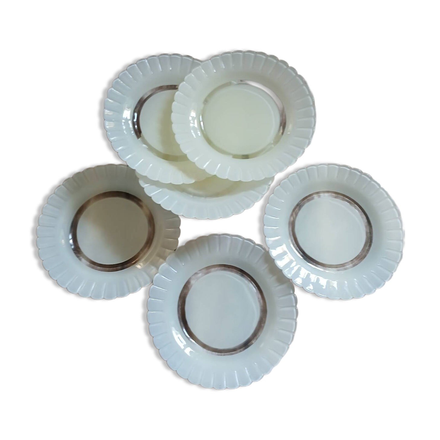 12 vintage Duralex dessert plates