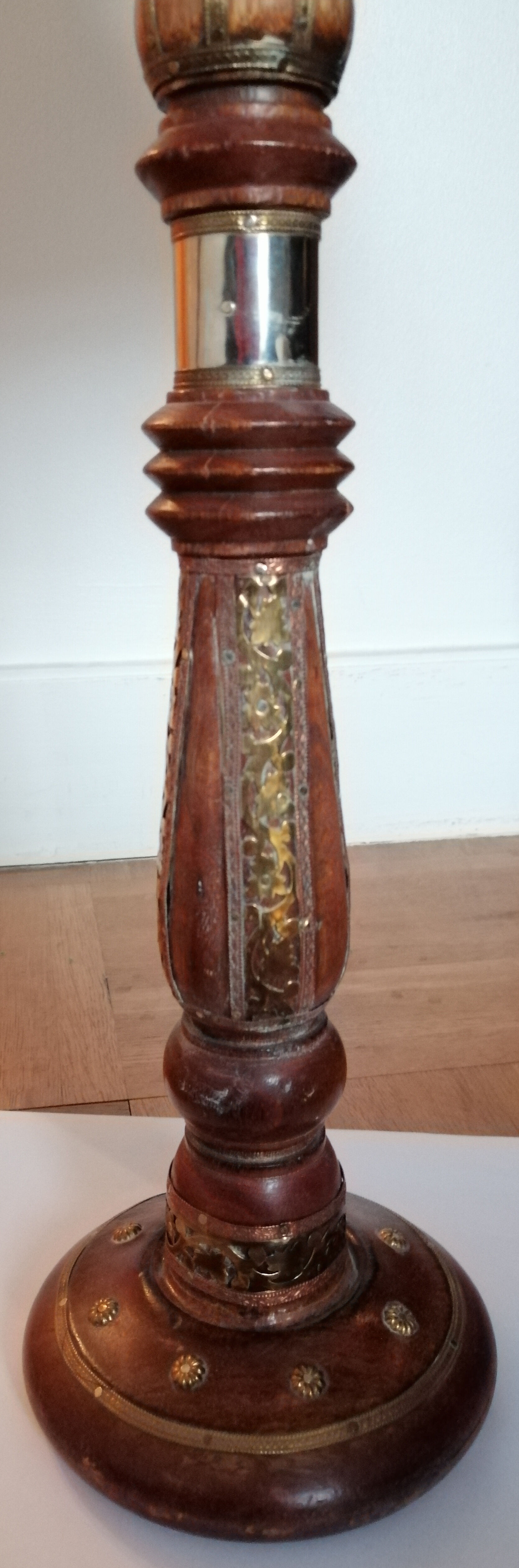 Lamp in wood and brass
