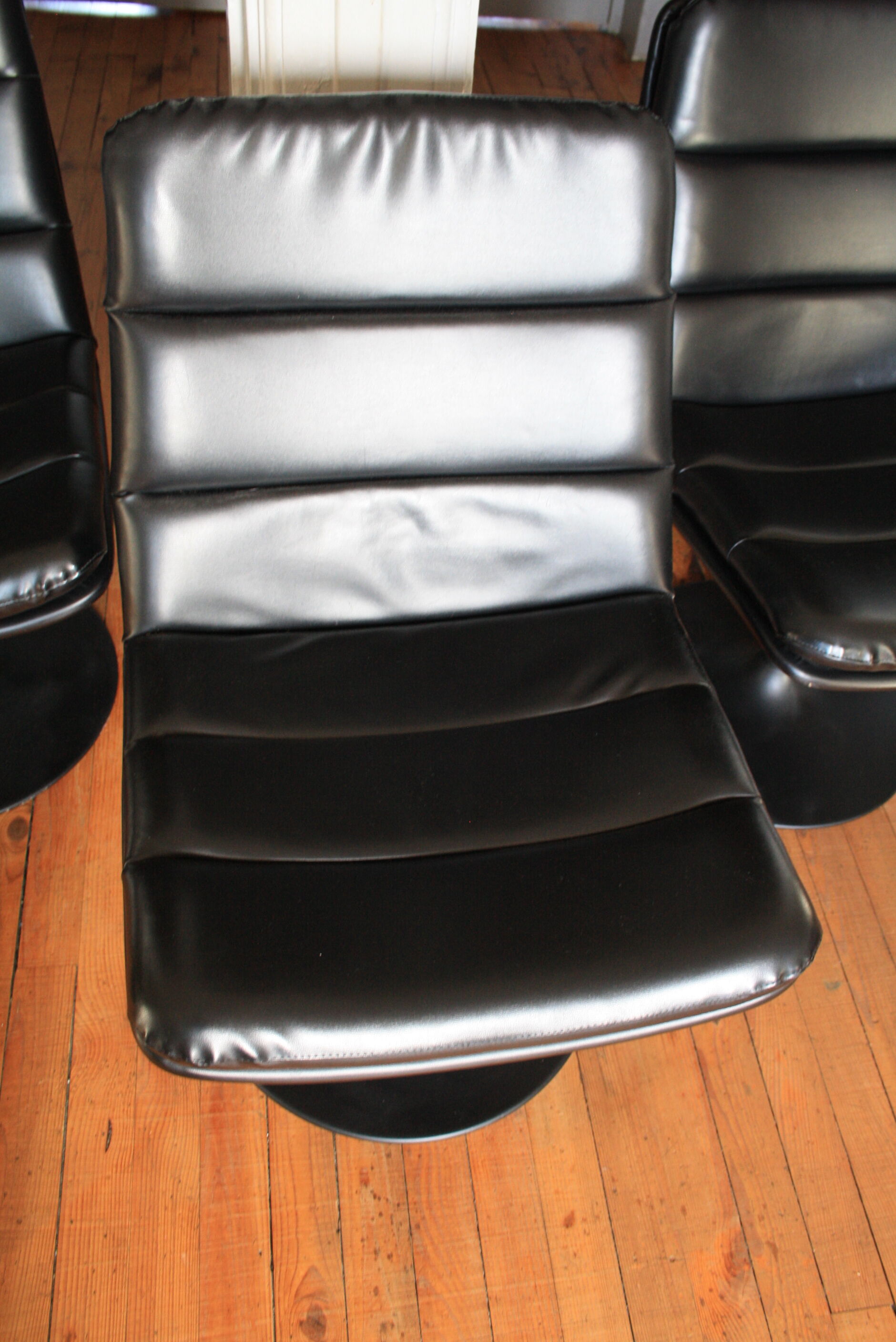 Office chair Artifort by G. Harcourt
