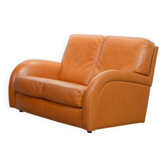 Canapé causeuse design Roche Bobois en cuir cognac. France, années 1970.