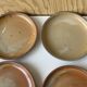 9 assiettes en grès vintage